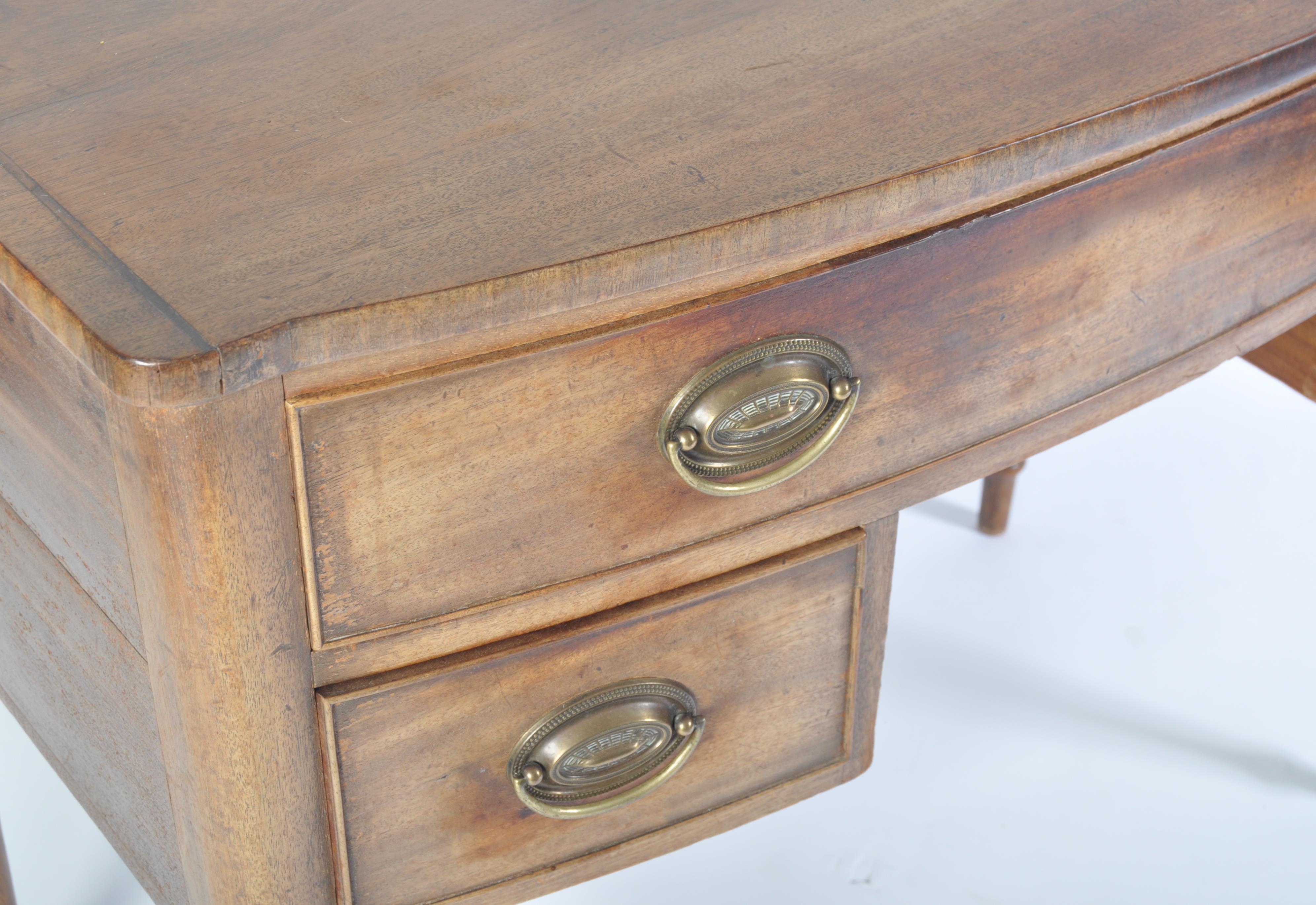 19TH CENTURY GEORGE III MAHOGANY KNEEHOLE SIDEBOARD SERVER - Image 4 of 8