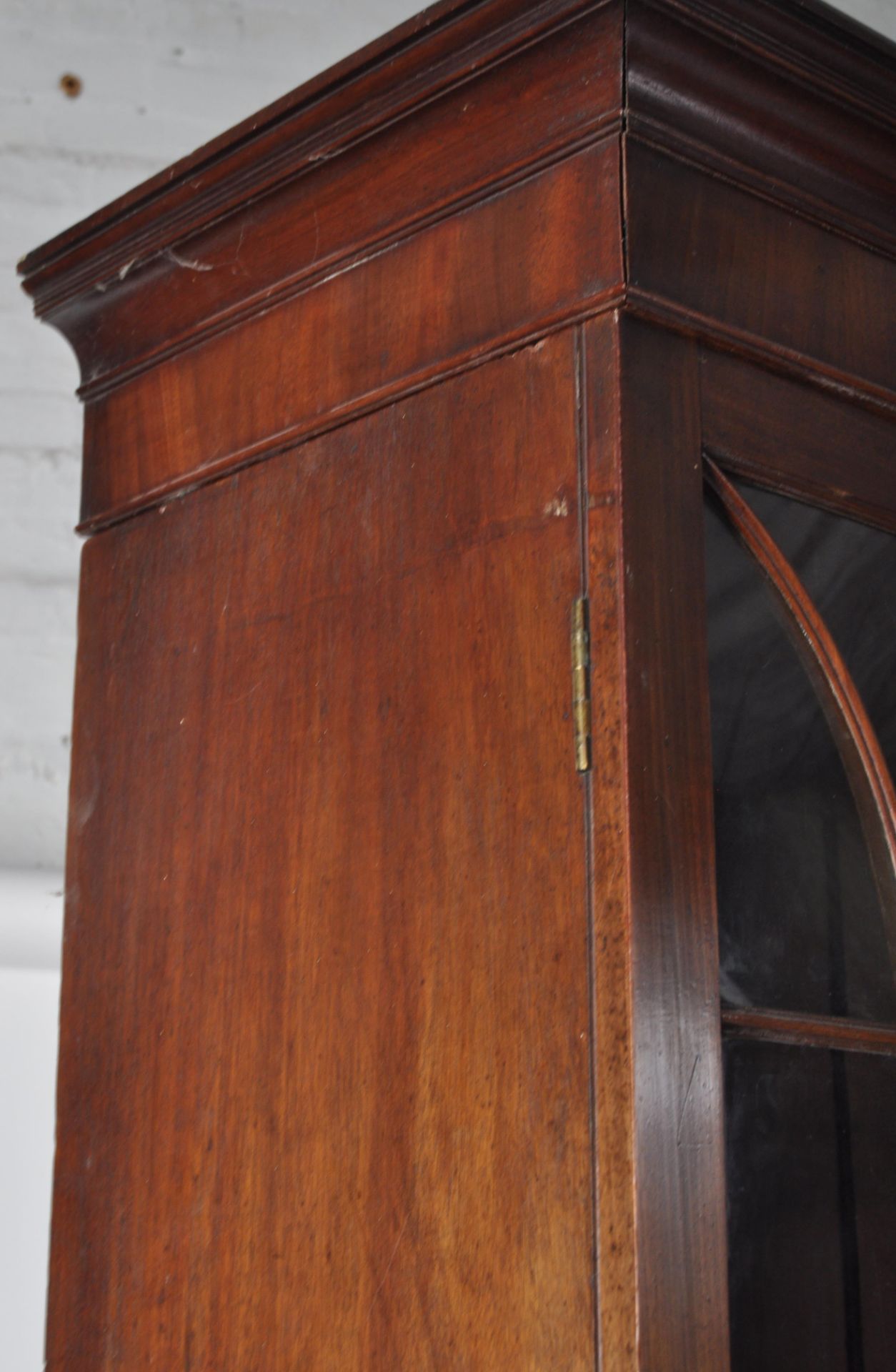 19TH CENTURY GEORGE III MAHOGANY BOOKCASE ON CHEST OF DRAWERS - Bild 4 aus 8