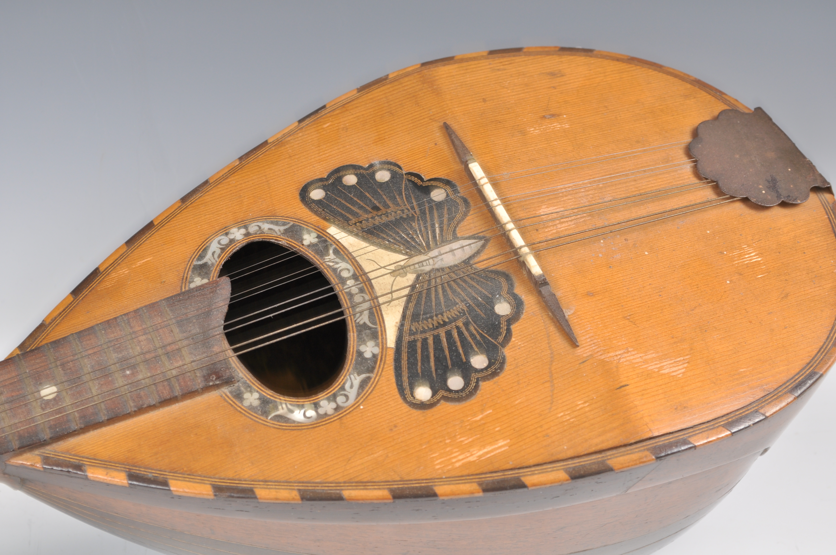 A 19TH CENTURY ROSEWOOD AND MOTHER OF PEARL BUTTERFLY MANDOLIN - Image 2 of 6