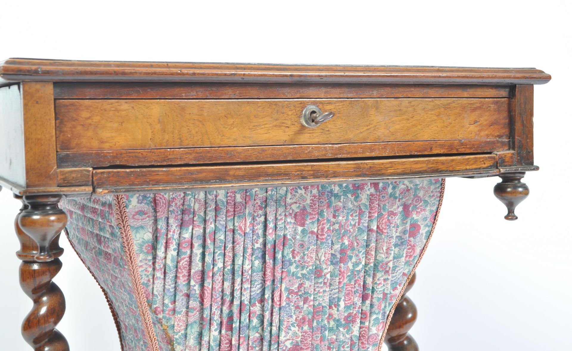 A GOOD GEORGIAN 19TH CENTURY ROSEWOOD LADIES WORKBOX TABLE - Bild 6 aus 9