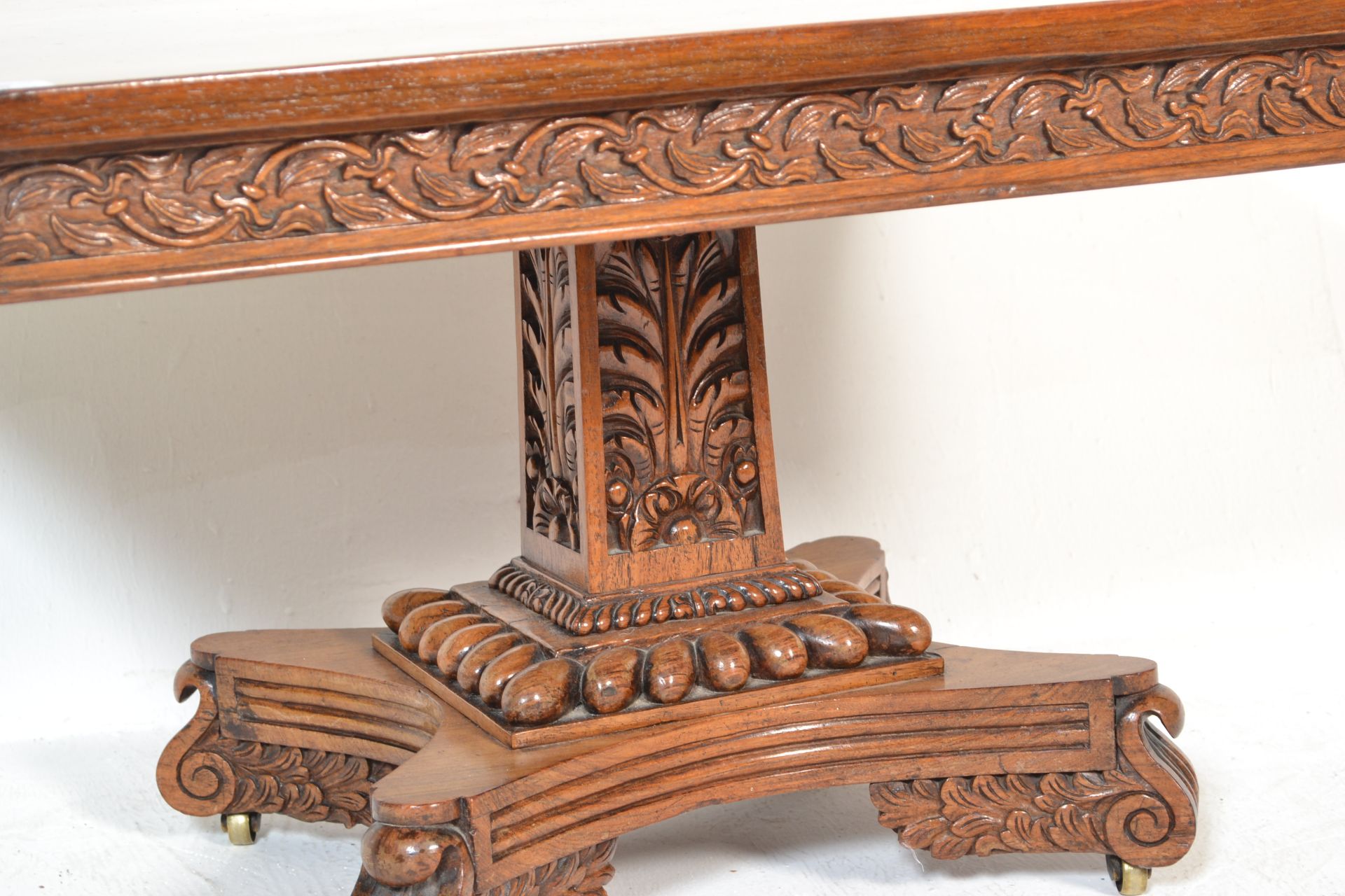 19TH CENTURY BURMESE CARVED OCTAGONAL OCCASIONAL TABLE - Bild 3 aus 7