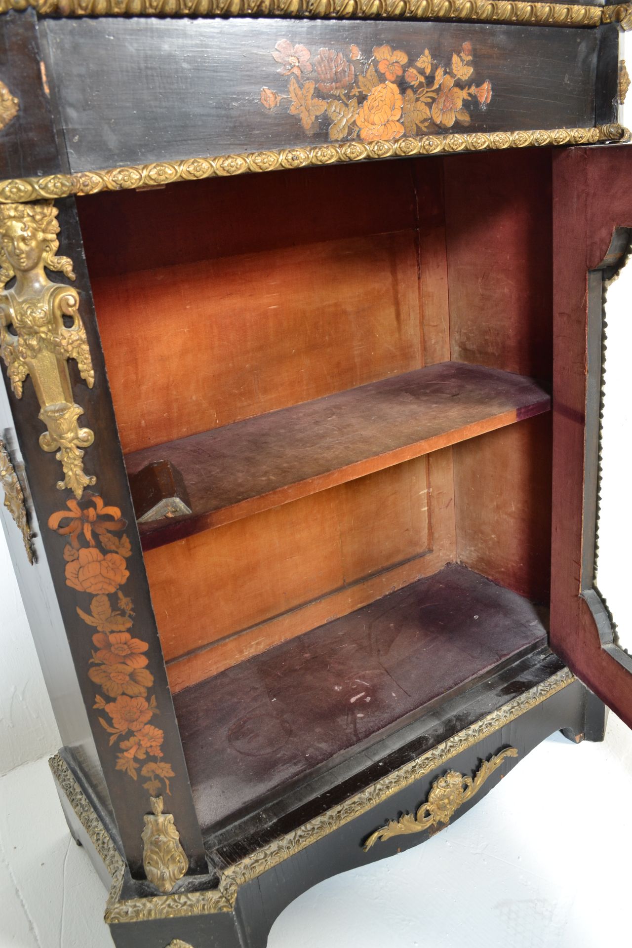 19TH CENTURY EBONISED MARQUETRY AND ORMULU PIER CABINET - Bild 9 aus 10