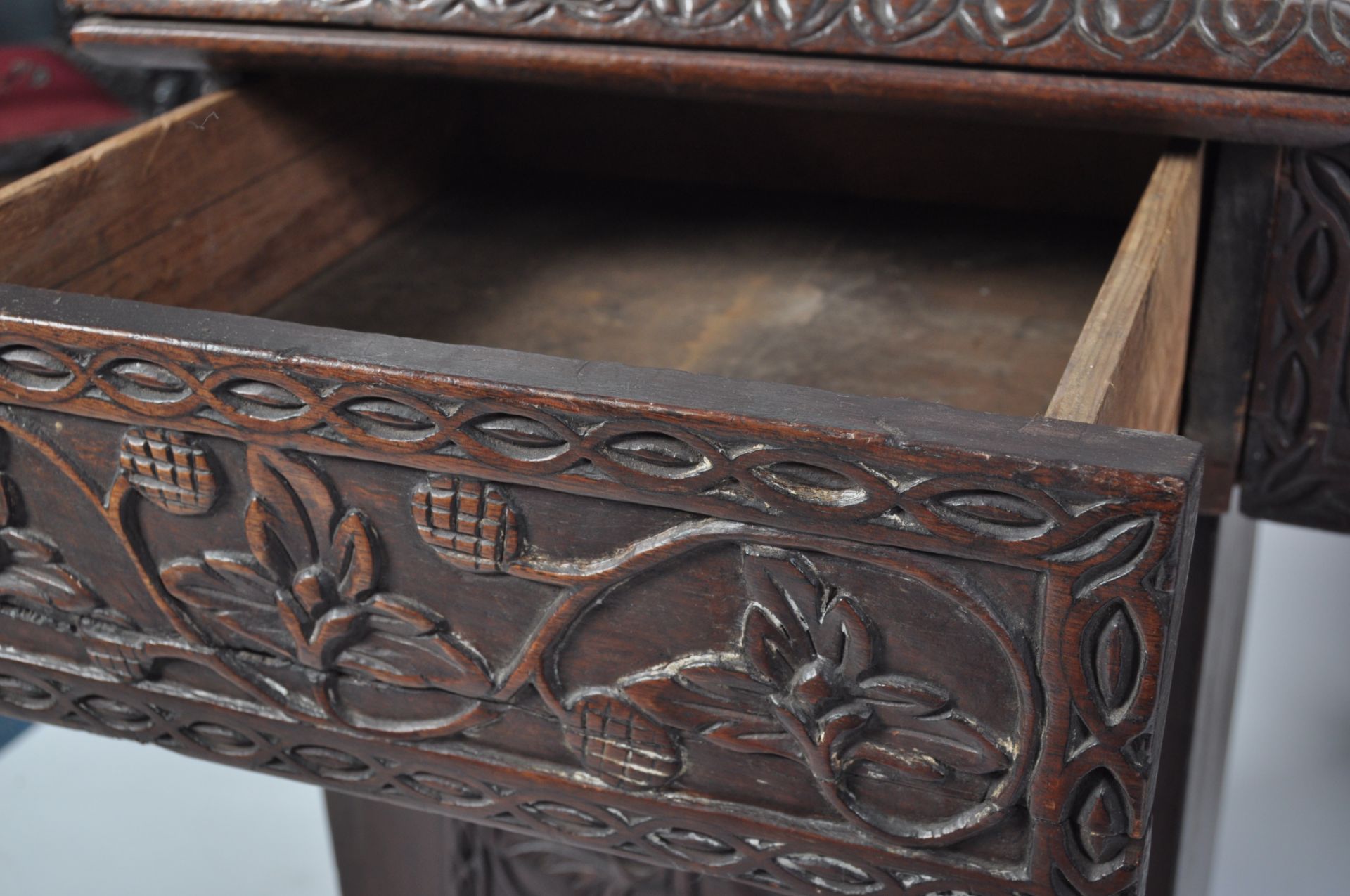 19TH CENTURY ANGLO COLONIAL BURMESE HARDWOOD TWIN PEDESTAL DESK - Bild 7 aus 9