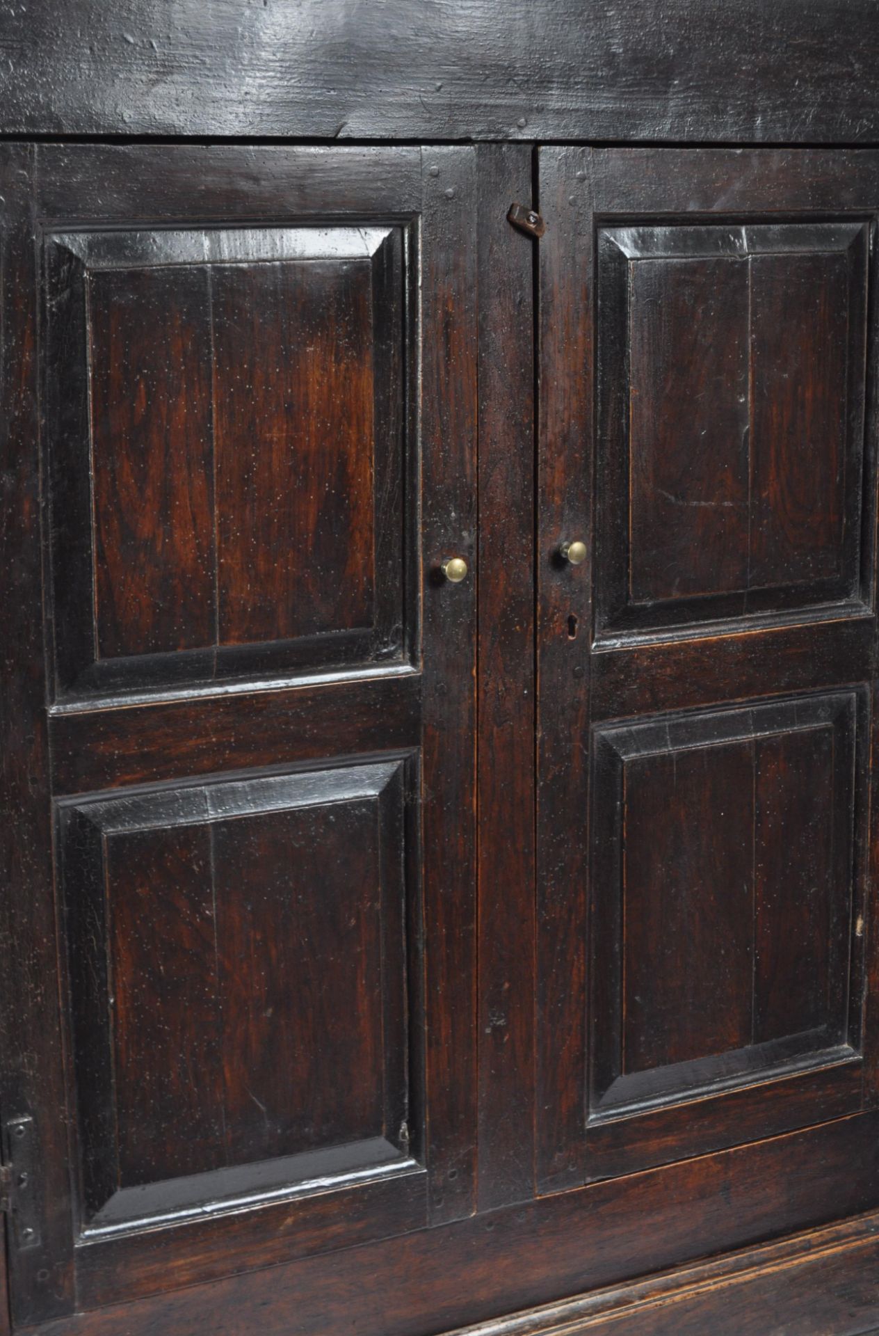 17TH / 18TH CENTURY COUNTRY OAK LIVERY CUPBOARD - Bild 3 aus 10