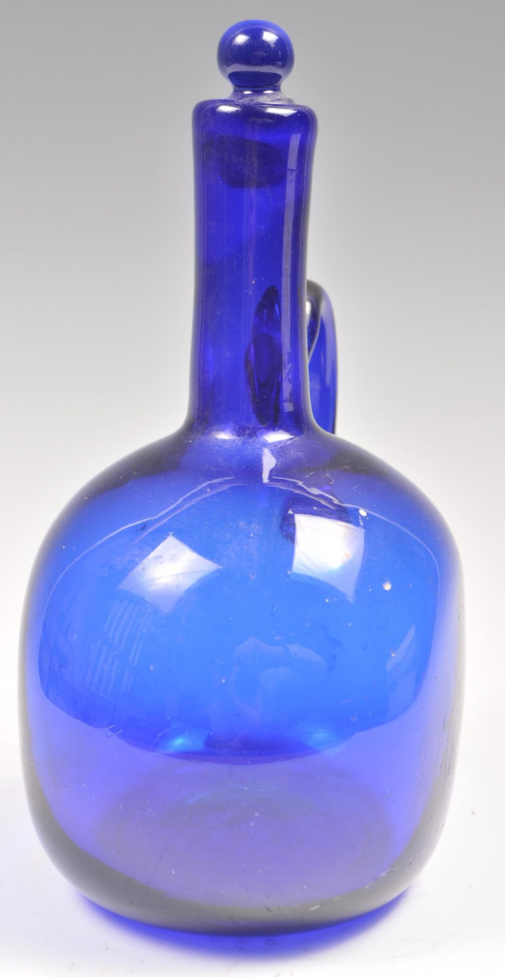 AN EARLY 19TH CENTURY GEORGIAN BRISTOL BLUE GLASS DRINKS FLAGON - Image 2 of 8