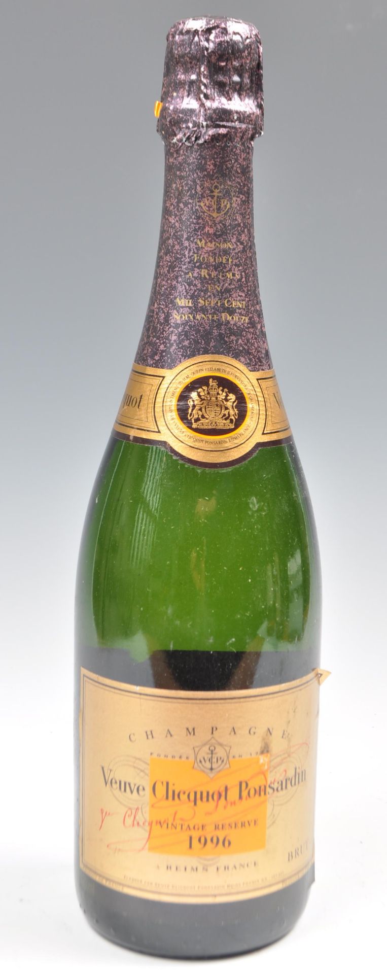 CHAMPAGNE - A BOTTLE OF VEUVE CLICQUOT PONSARDIN VINTAGE RESERVE 1996