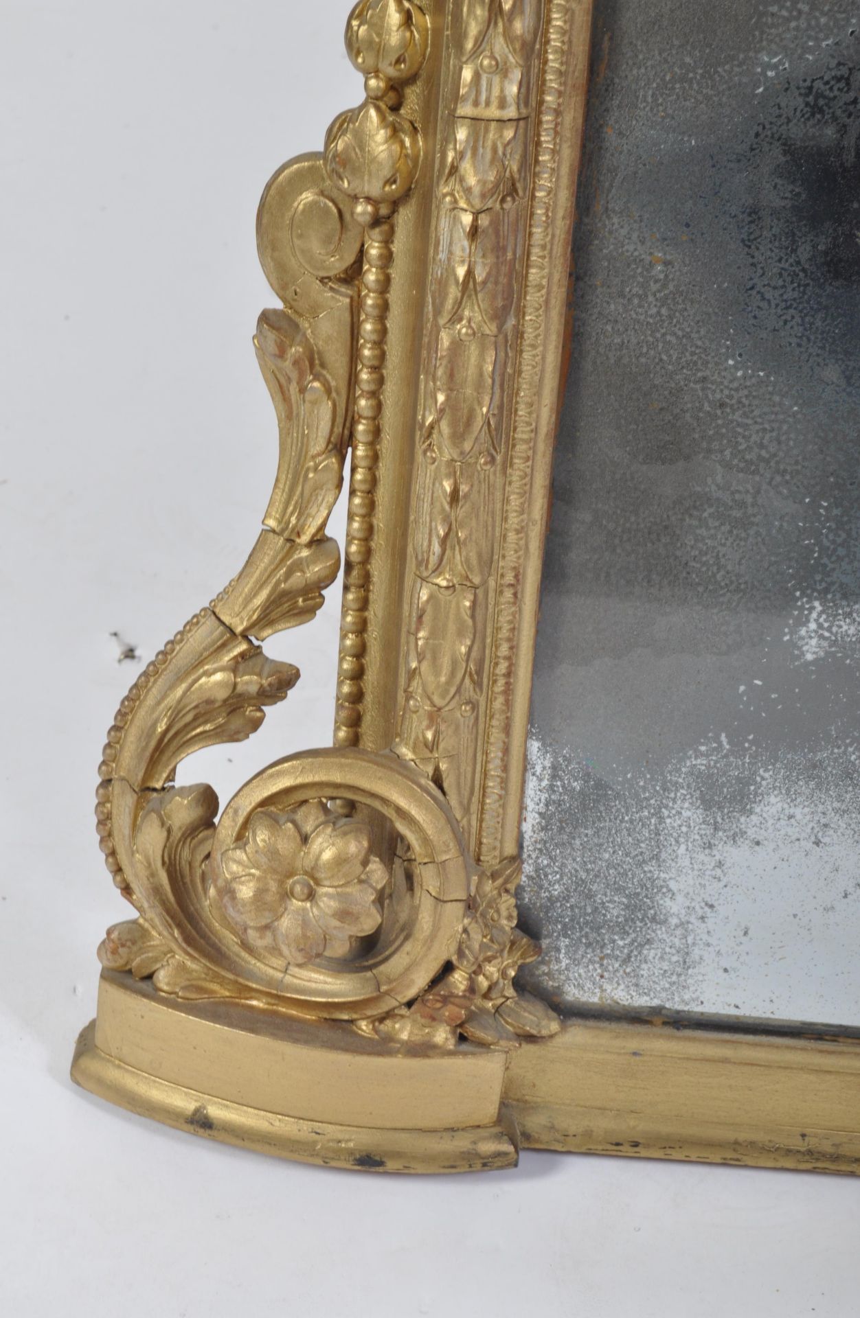 19TH CENTURY GILT WOOD AND GESSO PLASTER OVERMANTEL MIRROR - Bild 3 aus 7