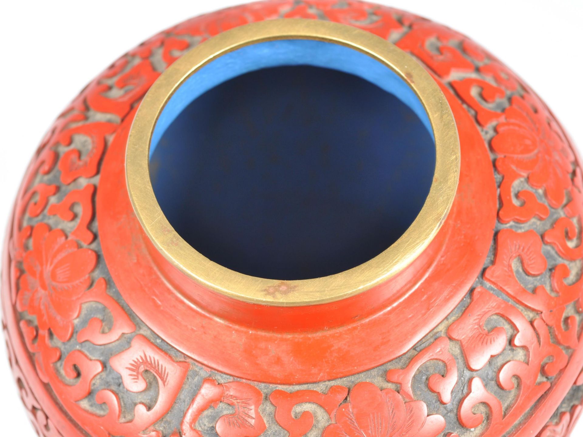 19TH CENTURY CHINESE CINNABAR LACQUER GINGER JAR AND COVER. - Image 6 of 8
