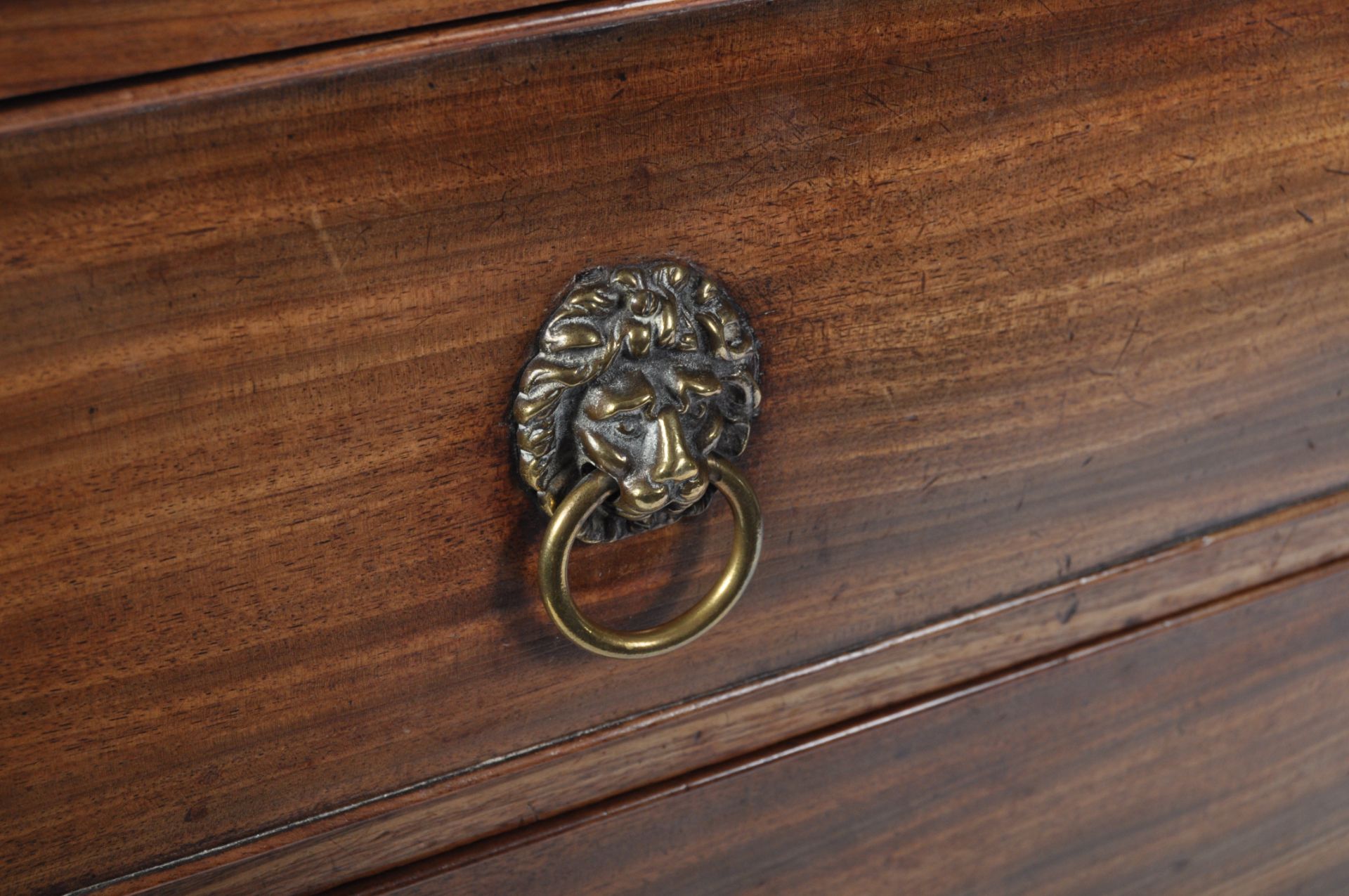 19TH CENTURY GEORGE III MAHOGANY BOOKCASE ON CHEST OF DRAWERS - Bild 7 aus 8