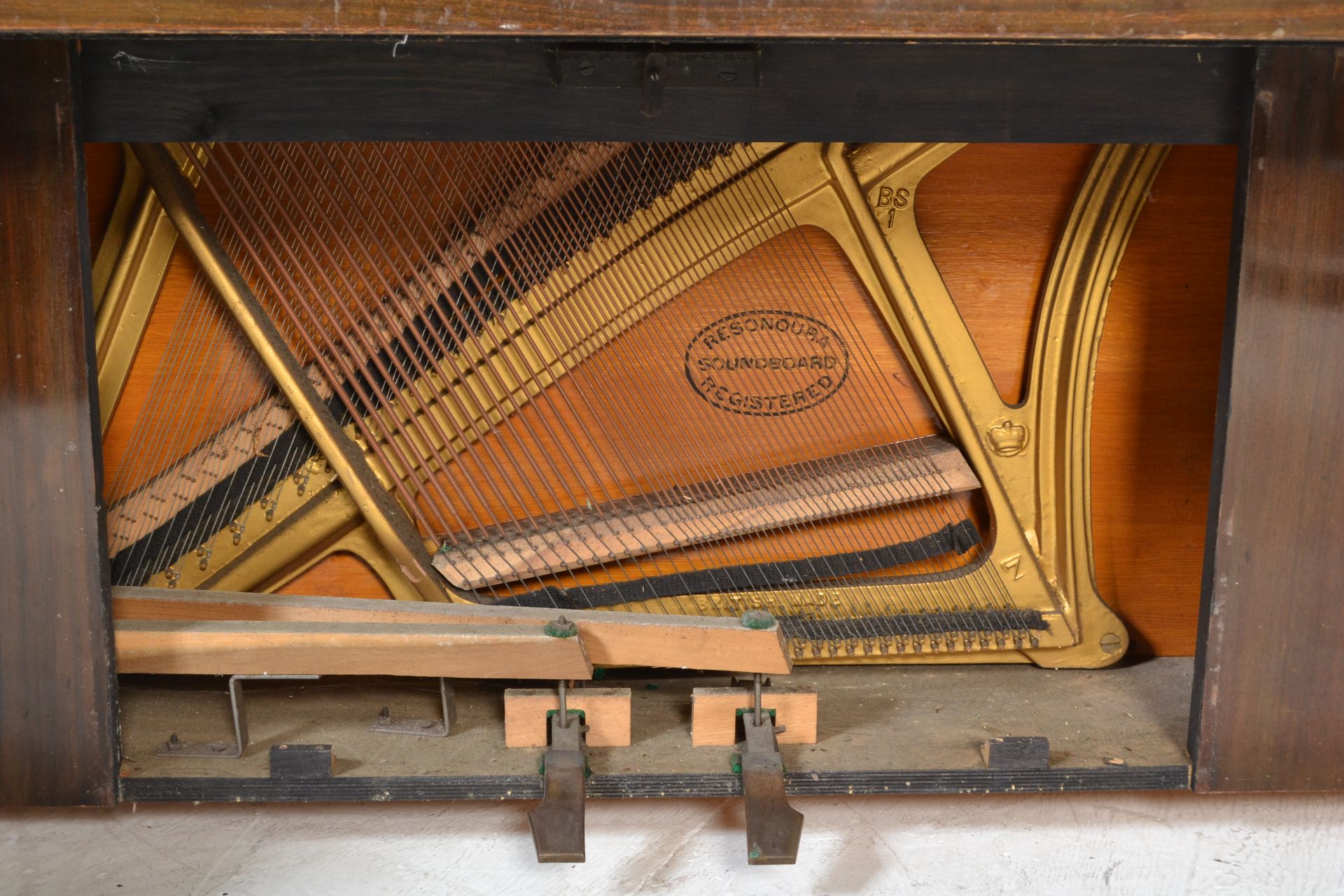 EARLY 20TH CENTURY ART DECO WALNUT BENTLEY BUNGALOW PIANO - Bild 12 aus 12