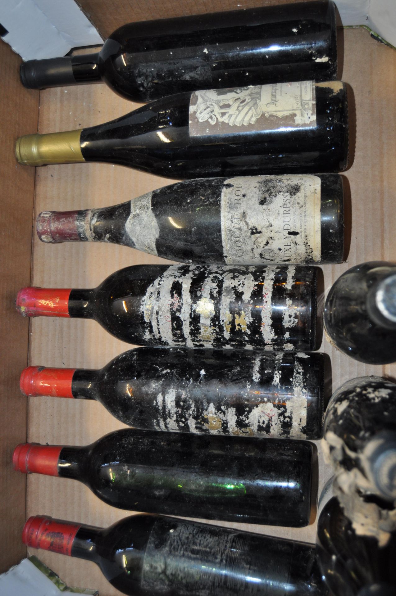 A COLLECTION OF 13 BOTTLES OF WINE. - Bild 2 aus 2