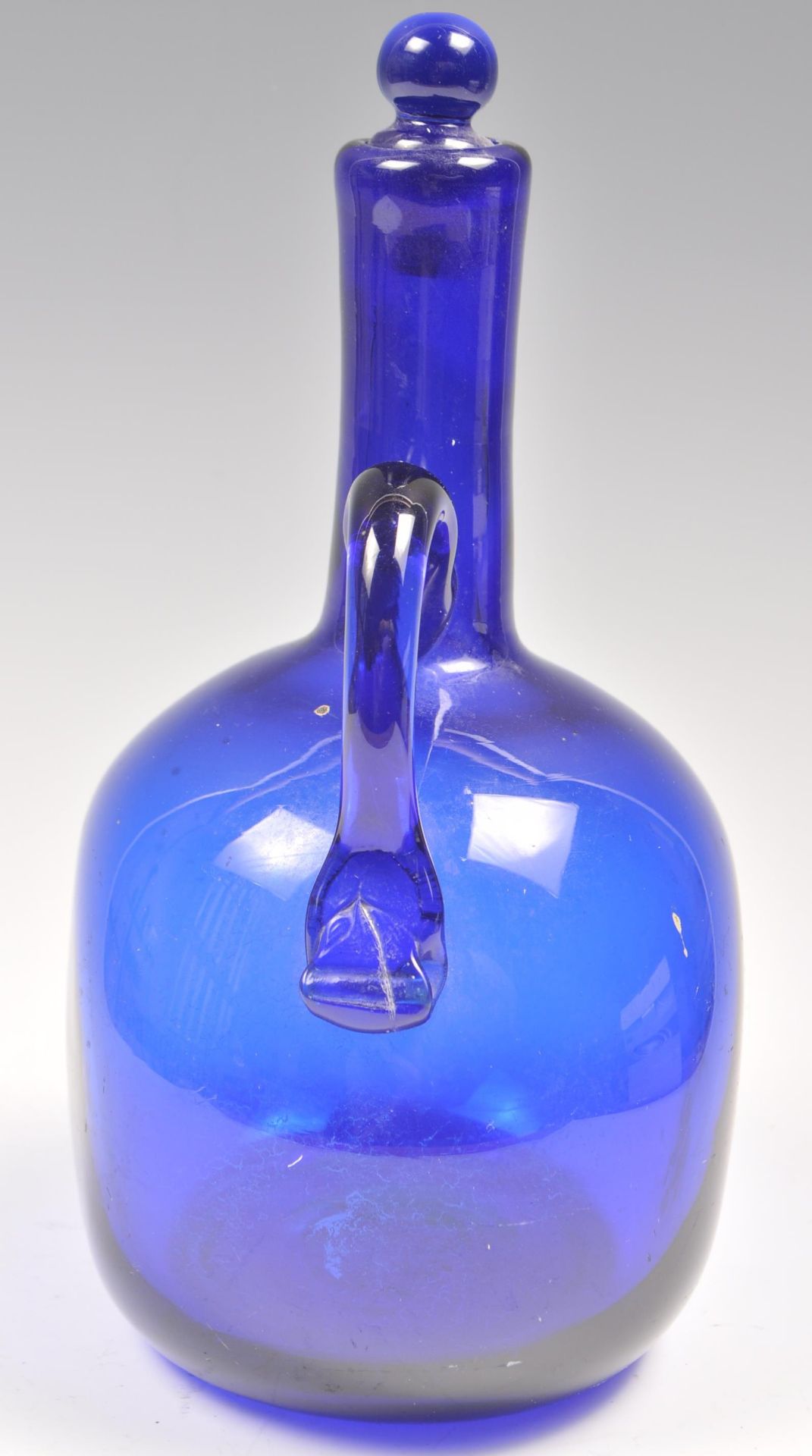 AN EARLY 19TH CENTURY GEORGIAN BRISTOL BLUE GLASS DRINKS FLAGON - Image 4 of 8