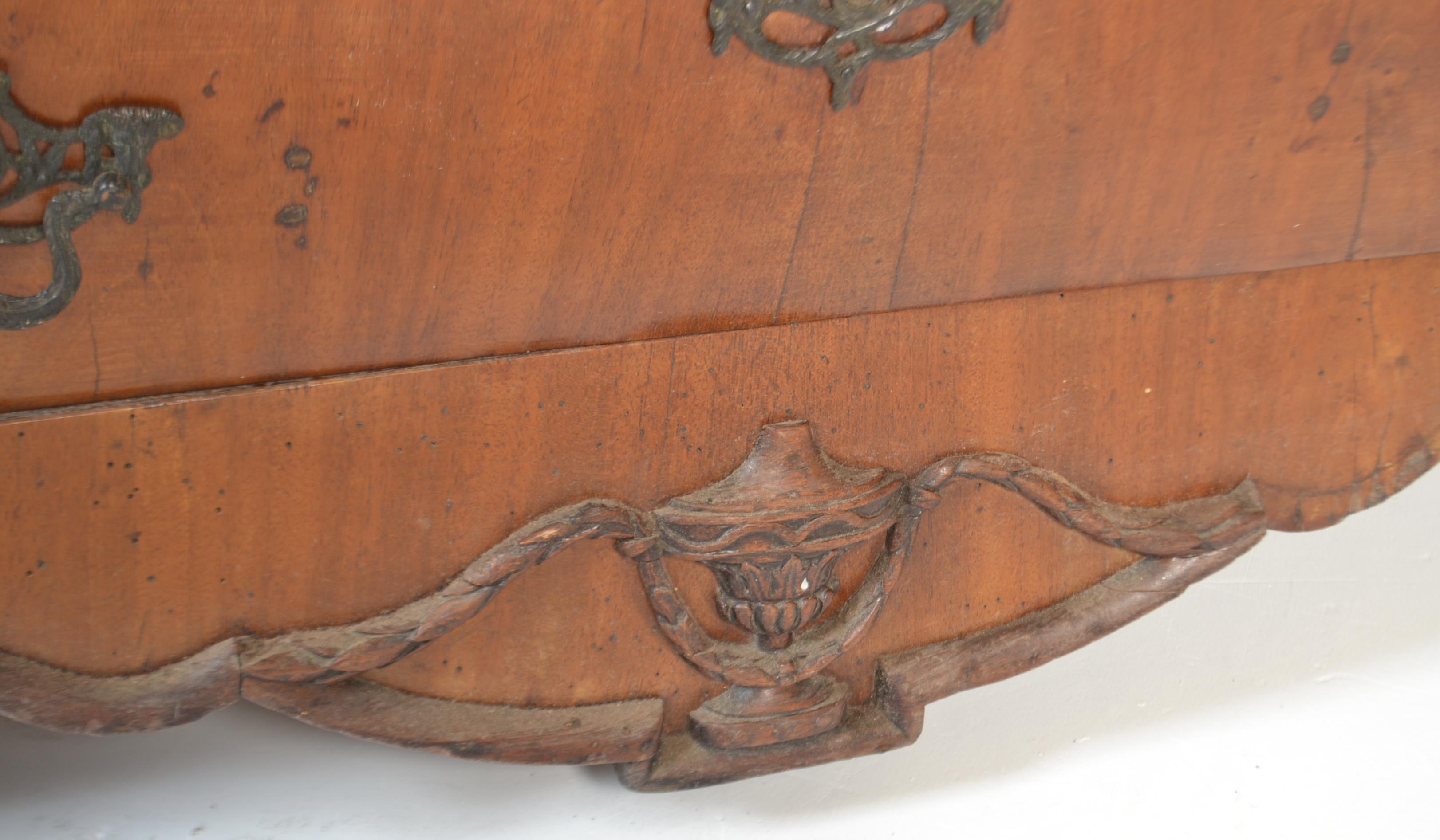 18TH / 19TH CENTURY DUTCH WALNUT BOMBE FRONT CHEST - Image 5 of 9