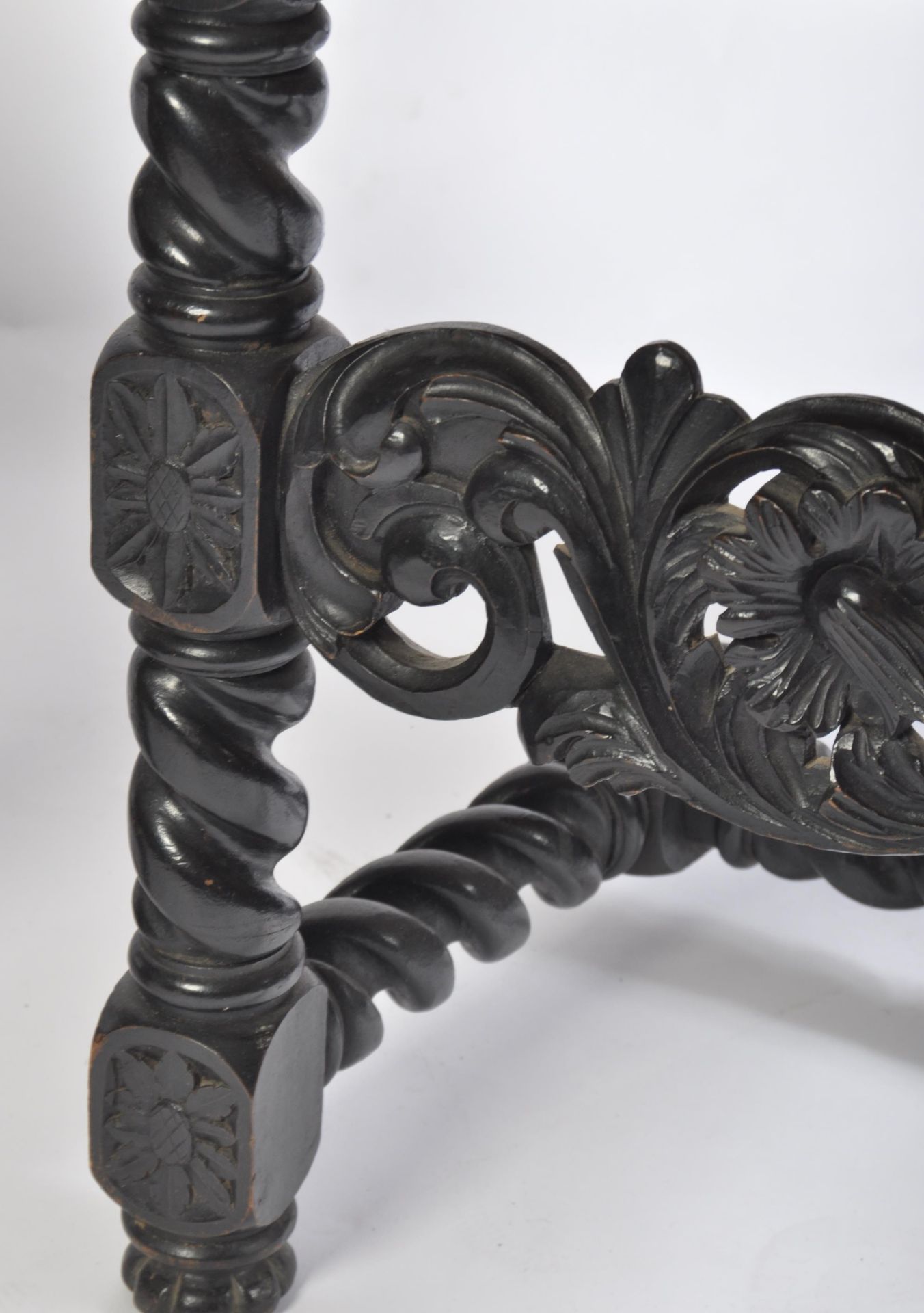 PAIR 19TH CENTURY CAROLEAN MANNER OAK EBONISED THRONE CHAIRS - Bild 13 aus 13