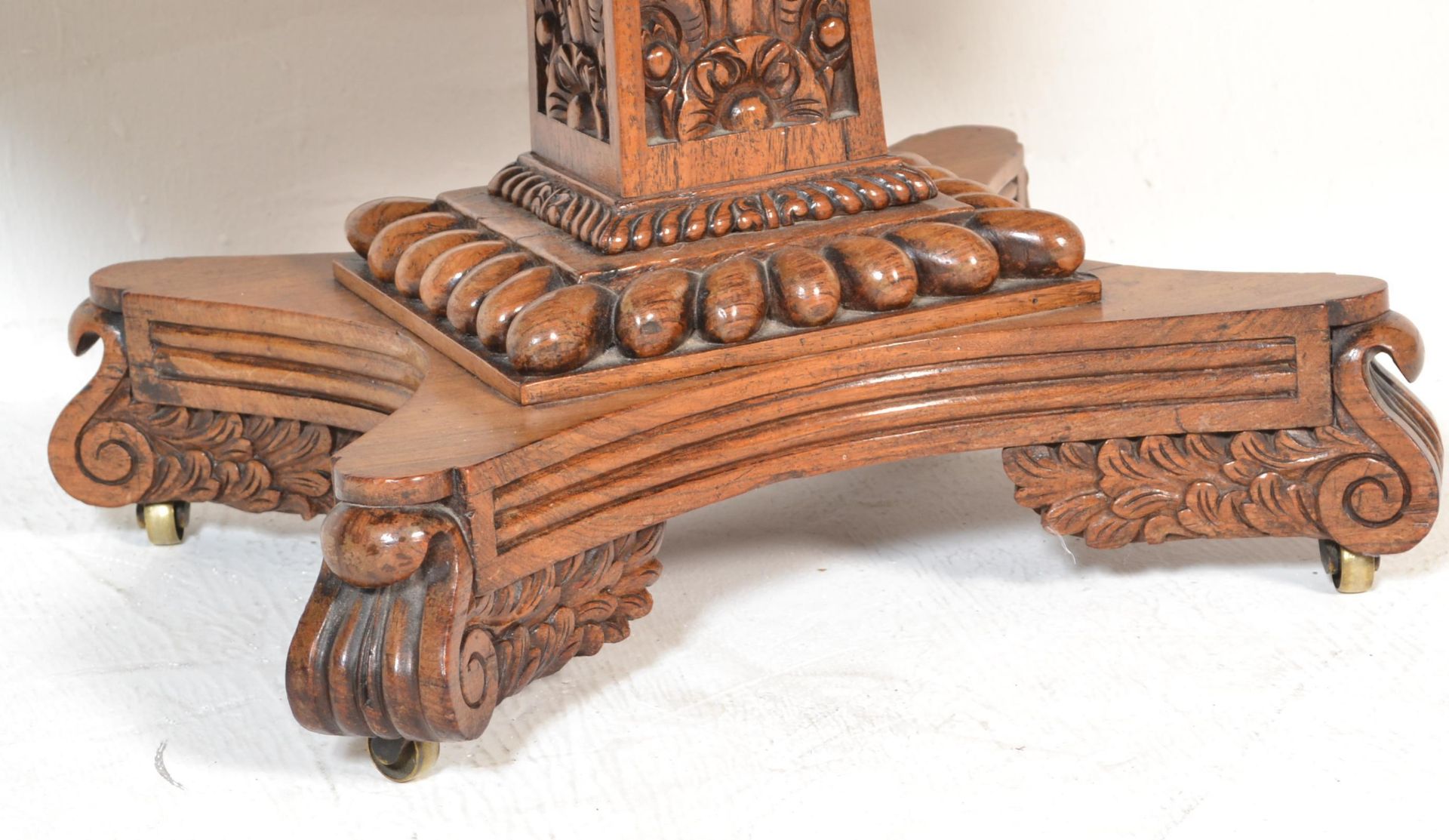 19TH CENTURY BURMESE CARVED OCTAGONAL OCCASIONAL TABLE - Bild 2 aus 7