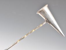 A 19TH CENTURY VICTORIAN IVORY HANDLED SILVER PLATED CANDLE SNUFFER.