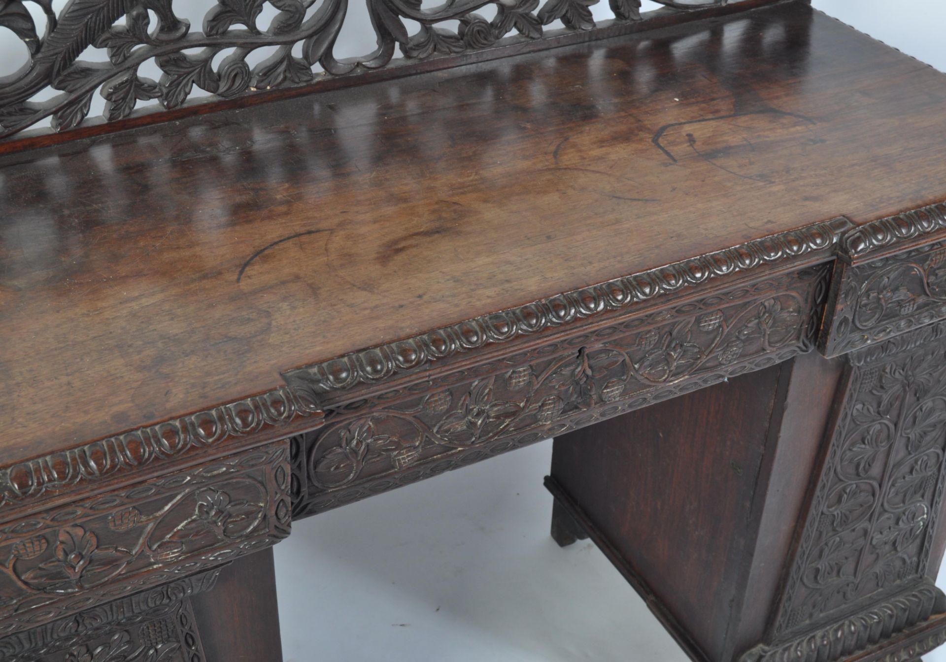 19TH CENTURY ANGLO COLONIAL BURMESE HARDWOOD TWIN PEDESTAL DESK - Bild 4 aus 9