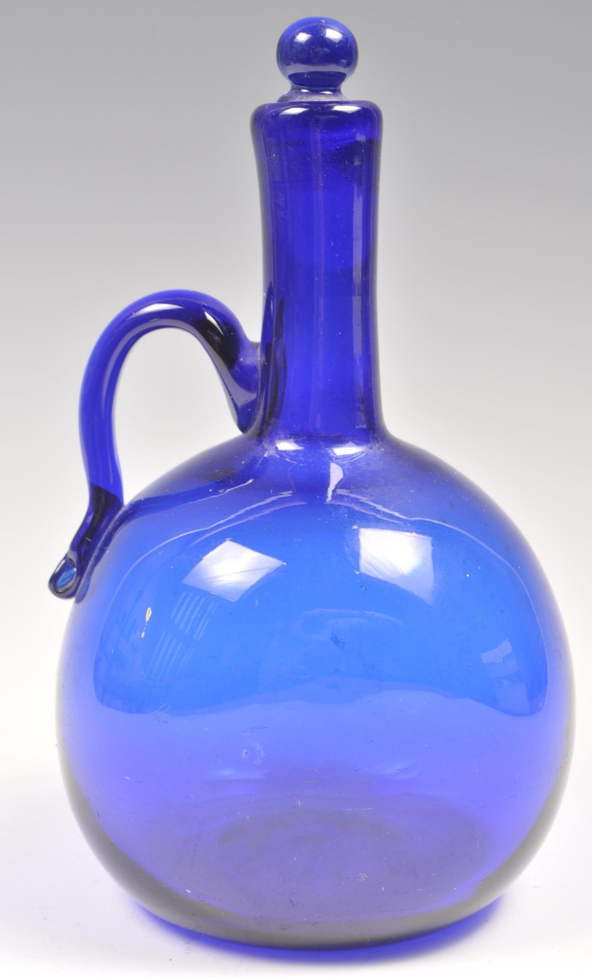 AN EARLY 19TH CENTURY GEORGIAN BRISTOL BLUE GLASS DRINKS FLAGON - Image 3 of 8