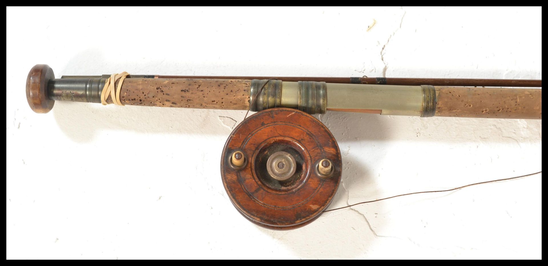 A vintage 20th Century split cane fly fishing rod, together with a vintage wooden and brass fly reel - Bild 2 aus 5