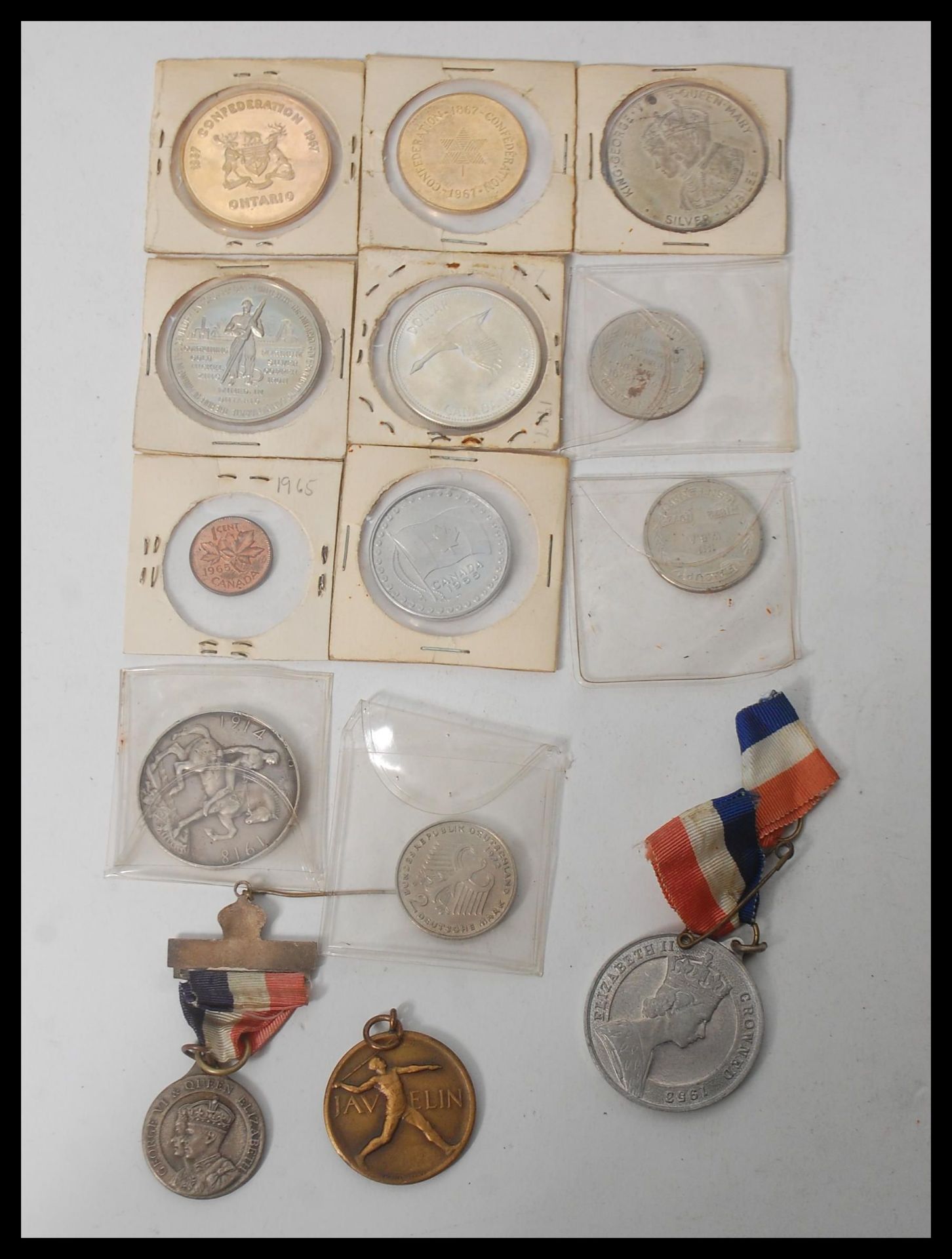 Three albums of assorted coins to include a good assortment of British Half Crowns dating from - Bild 3 aus 18