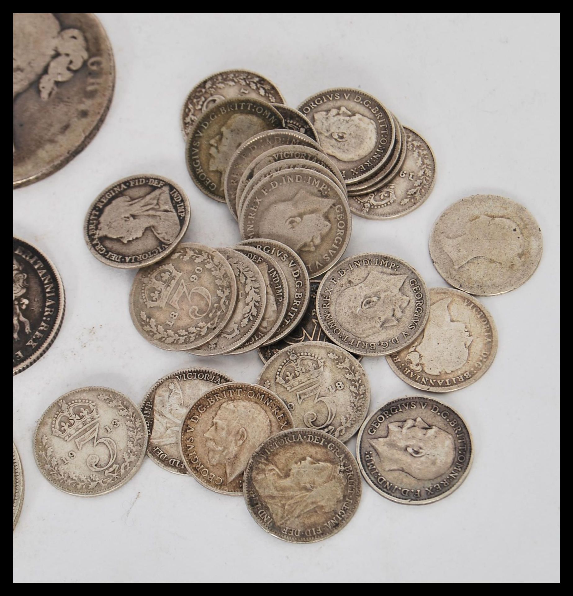 A selection of silver coins mostly dating from the Victorian era to include an 1899 half crown, a - Bild 2 aus 3