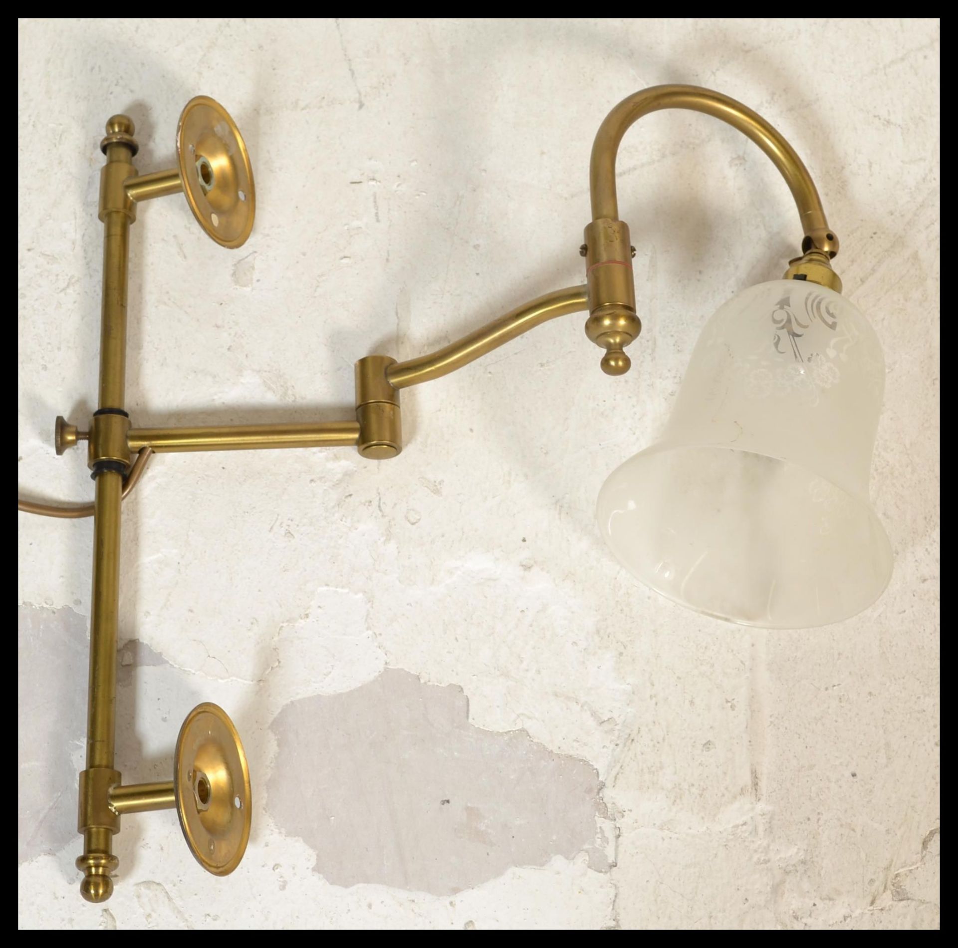 A group of vintage lighting to include a bankers lamp type wall light in brass, a silver plated - Bild 4 aus 5