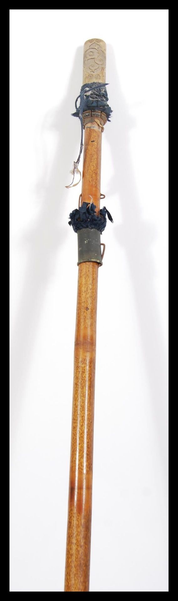 A 19th Century Chinese Cantonese bone handled partial parasol having a carved bone handle - Bild 6 aus 7