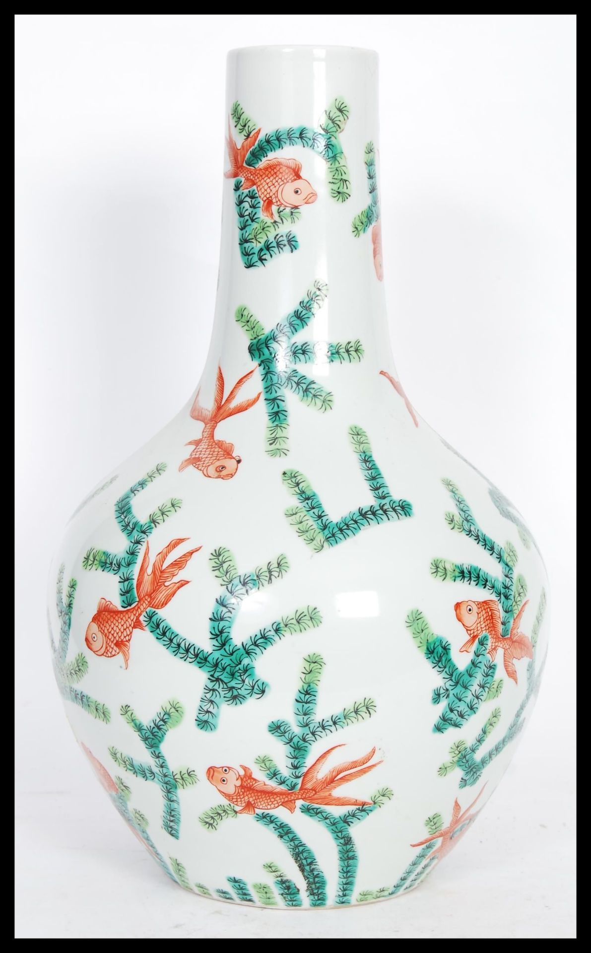 A large 20th Century Chinese porcelain vase of baluster form having famille verte decoration with - Bild 2 aus 4