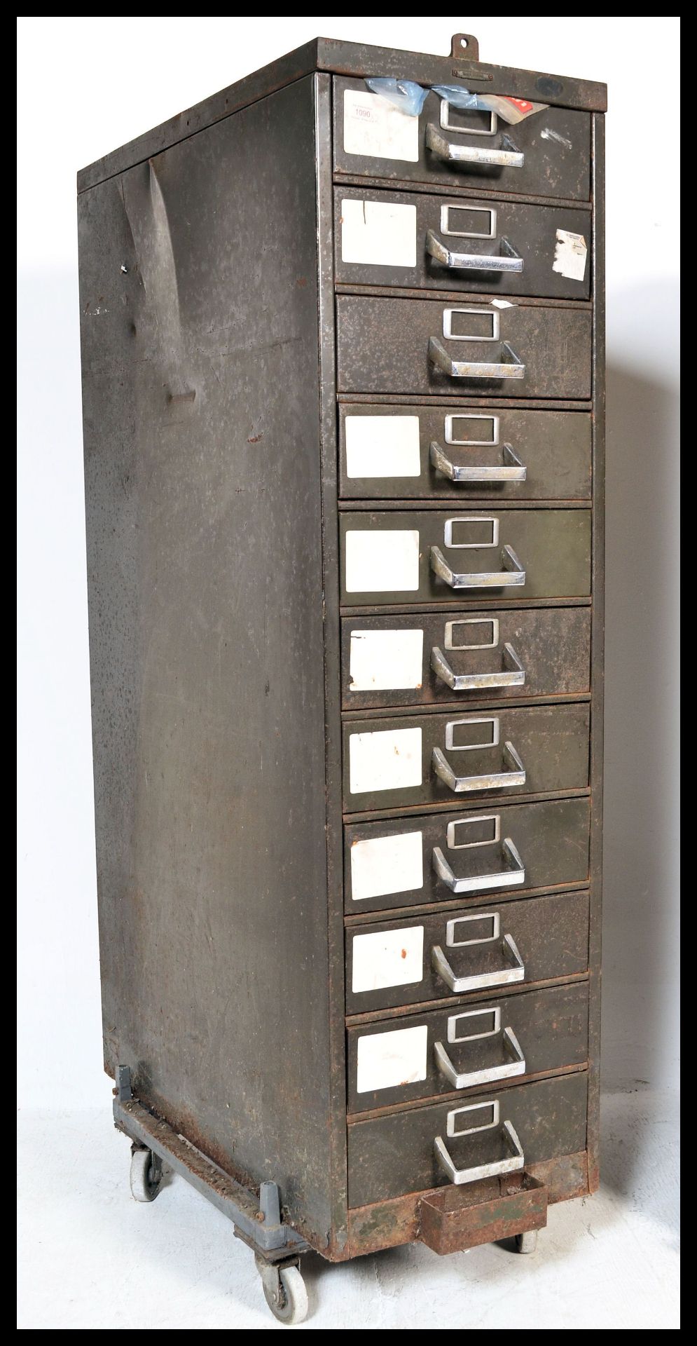 Two vintage 20th Century industrial metal filing cabinets,to include an eleven drawer cabinet by - Bild 2 aus 6