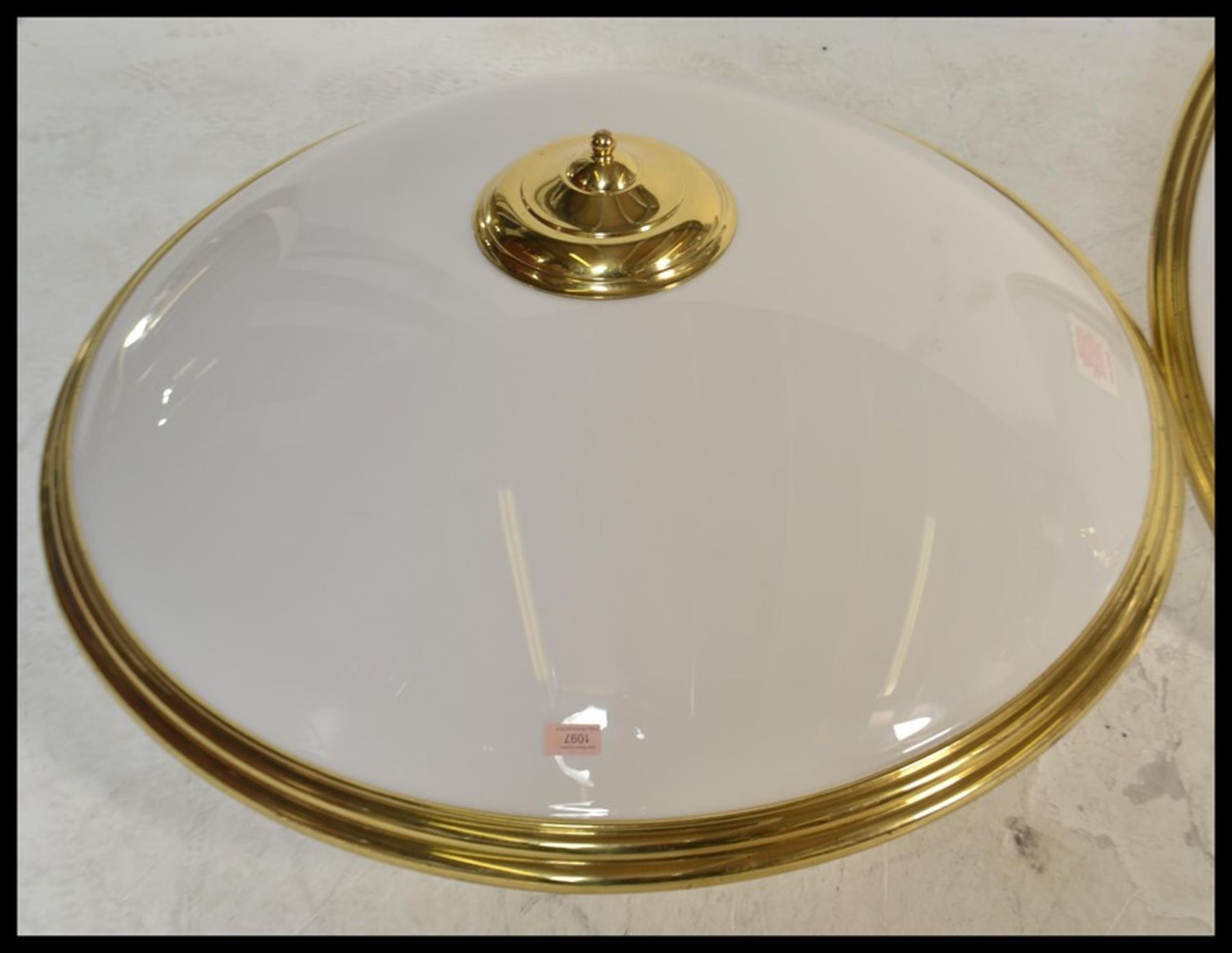 A pair of large circular flush ceiling lights with gilt metal fixtures and domed frosted perspex - Bild 2 aus 8