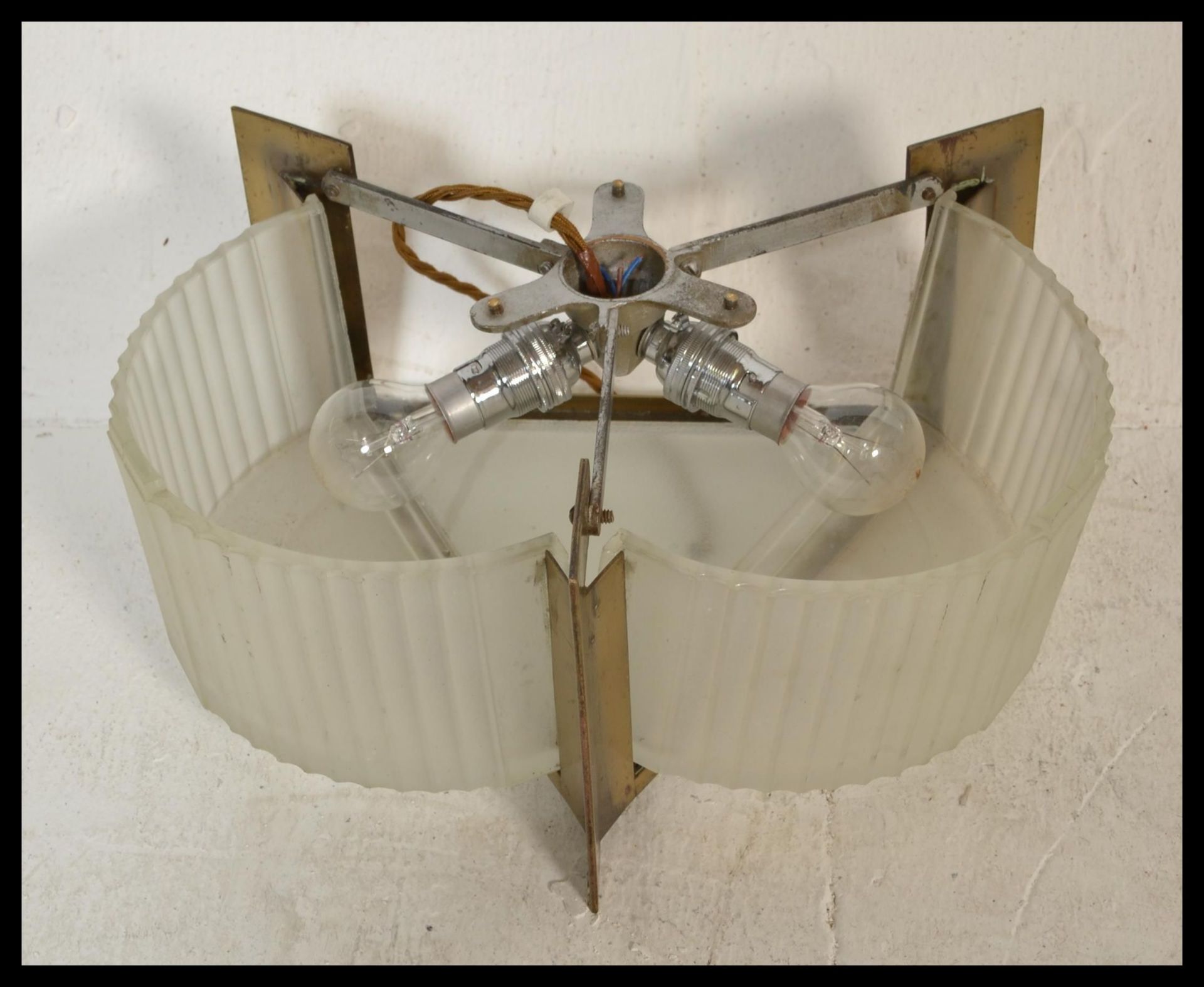 A selection of vintage and Art Deco 1930's lamp shades to include a pendant ceiling light with a - Bild 2 aus 4