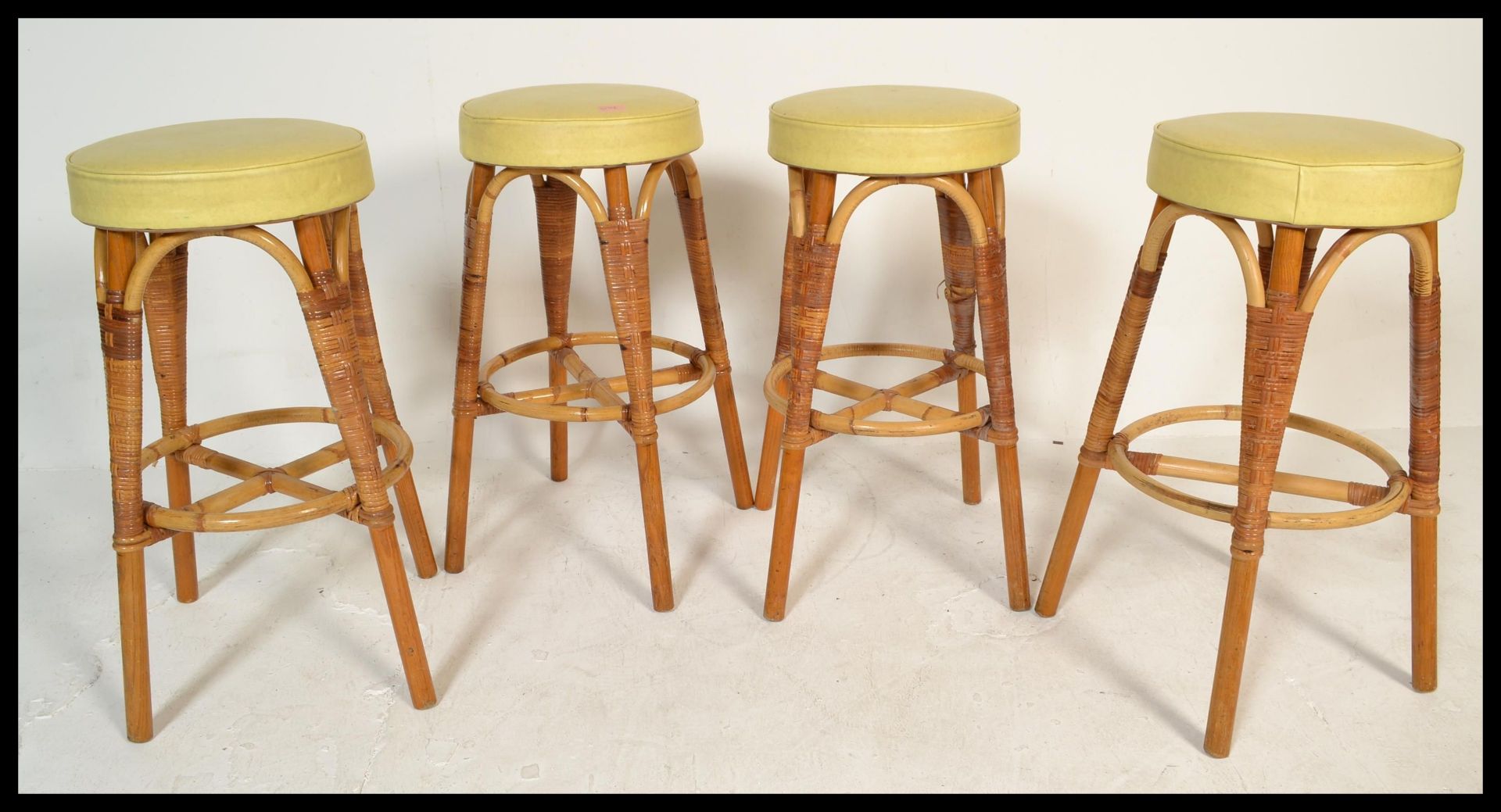 A set of four vintage retro 20th Century bar stool by Angraves of Leicester with rattan / wicker - Bild 2 aus 5