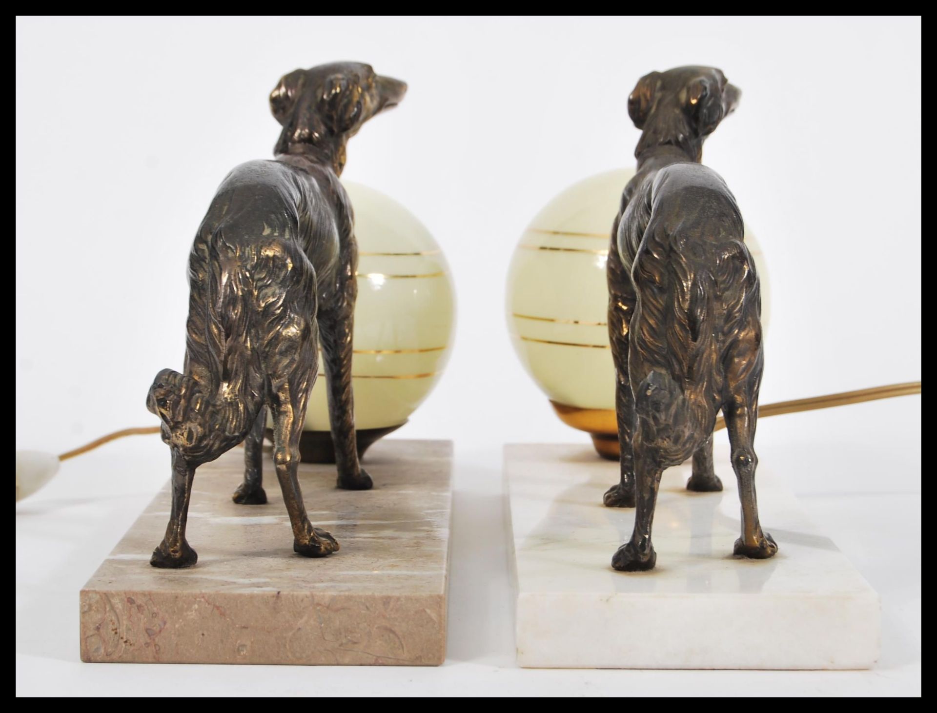 A pair of early 20th Century French Art Deco 1930's table lamps consisting of spelter dog - Bild 5 aus 5