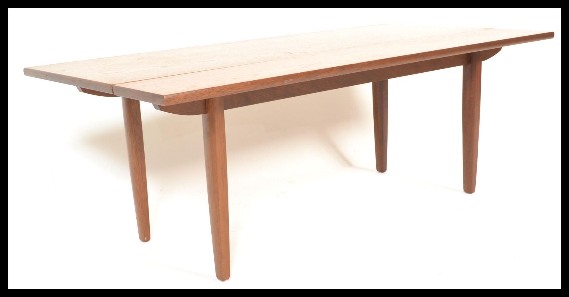 A retro 20th Century teak wood gate leg flap extendable coffee table, single leaf raised on tapering - Bild 3 aus 5