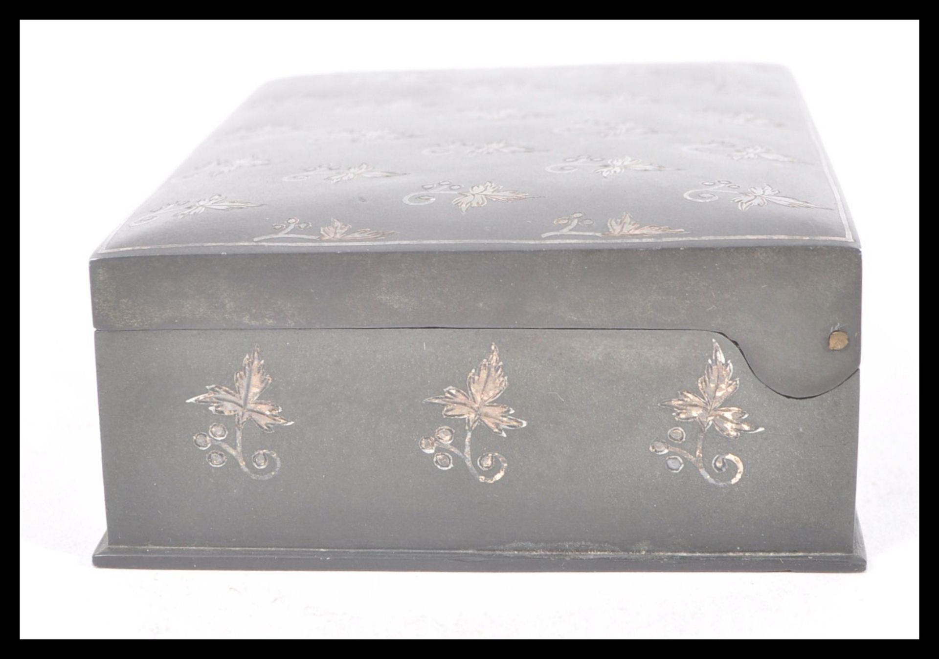 A 19th Century steel box having silver inlay leaf decoration. The hinged lid opening to reveal - Bild 6 aus 6