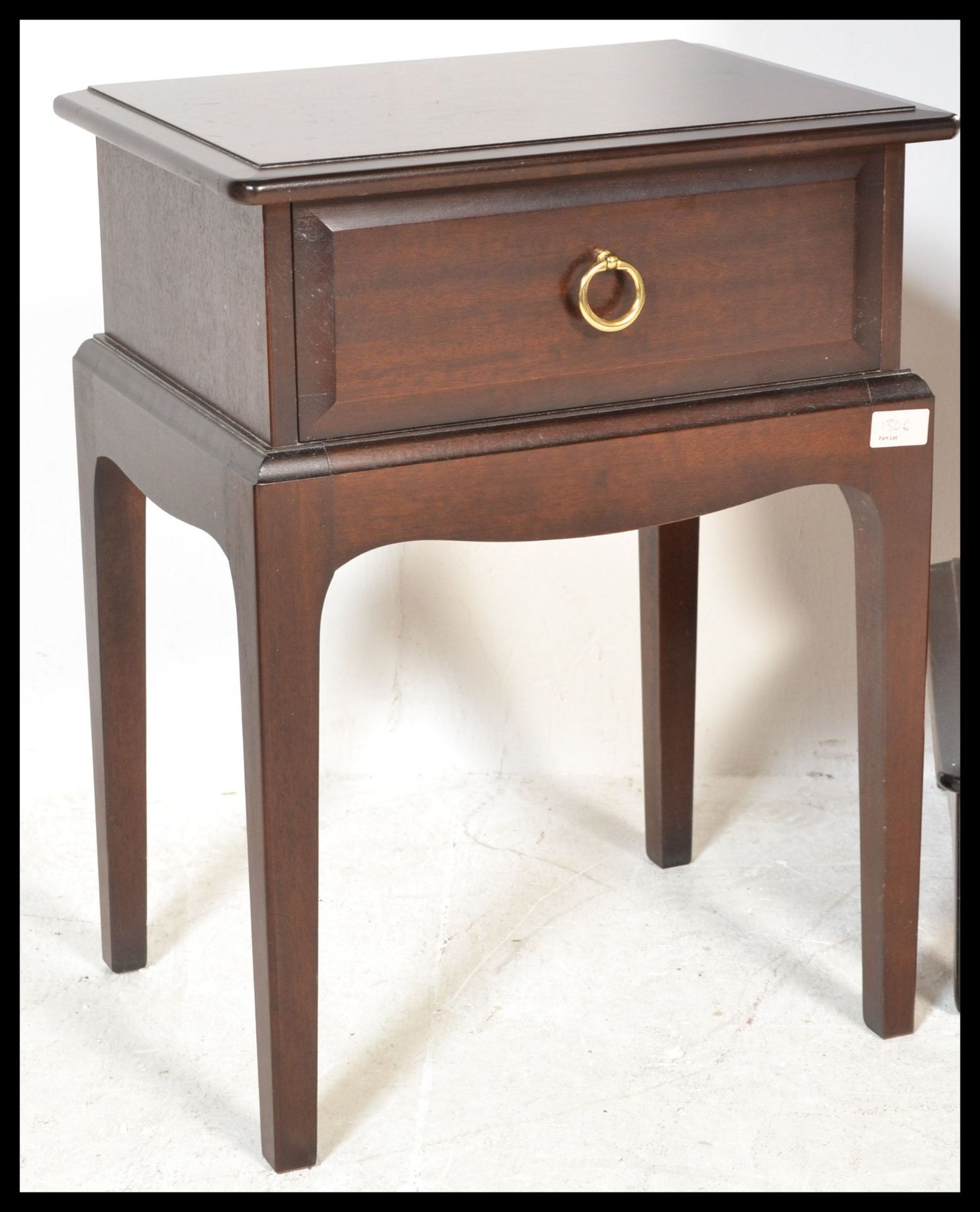 A Stag Minstrel mahogany pair of bedside cabinets together with a matching cheval mirror with single - Bild 2 aus 7