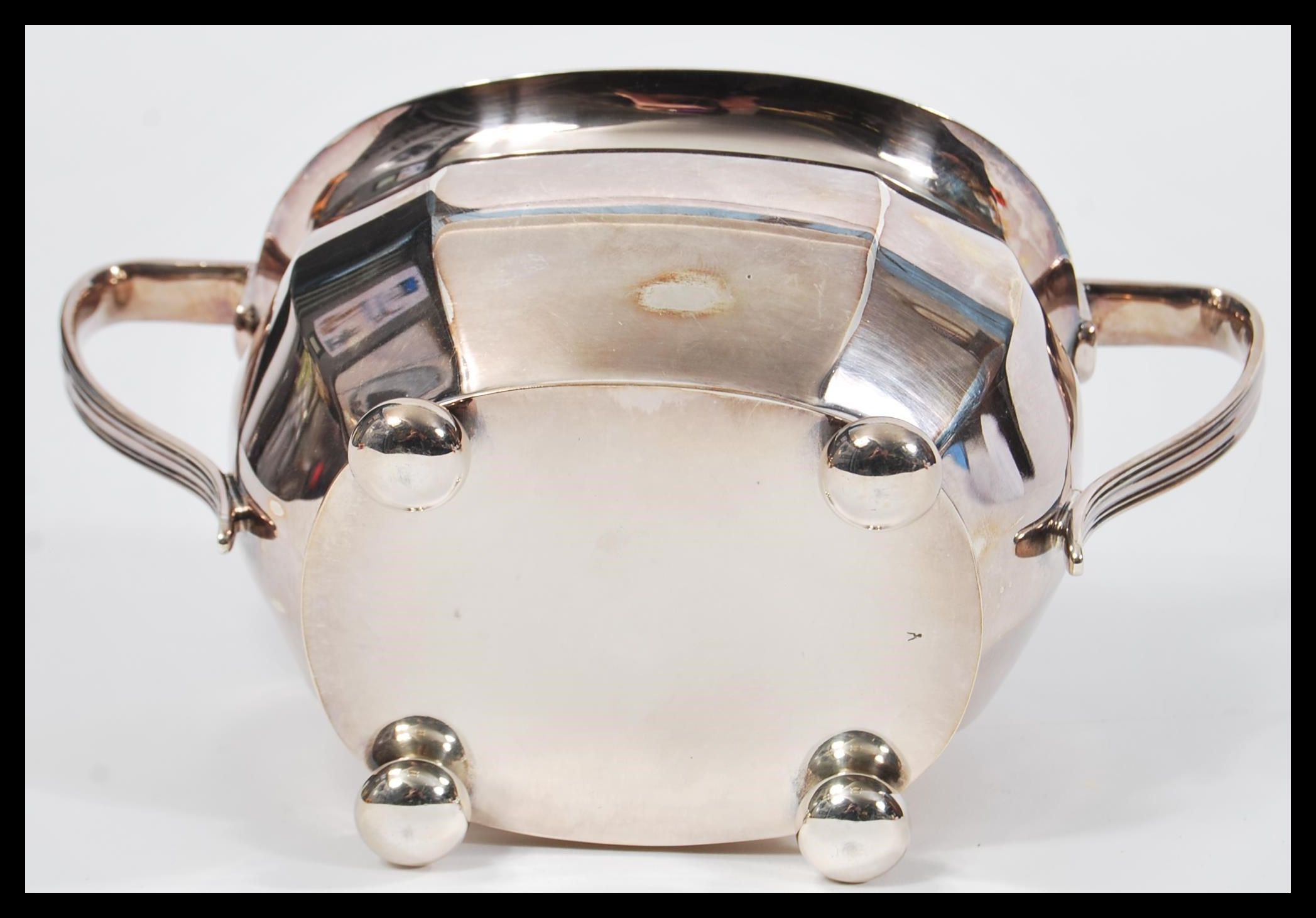 An early 20th Century hallmarked silver sugar bowl by Atkin Brothers raised on four bun feet with - Image 5 of 5