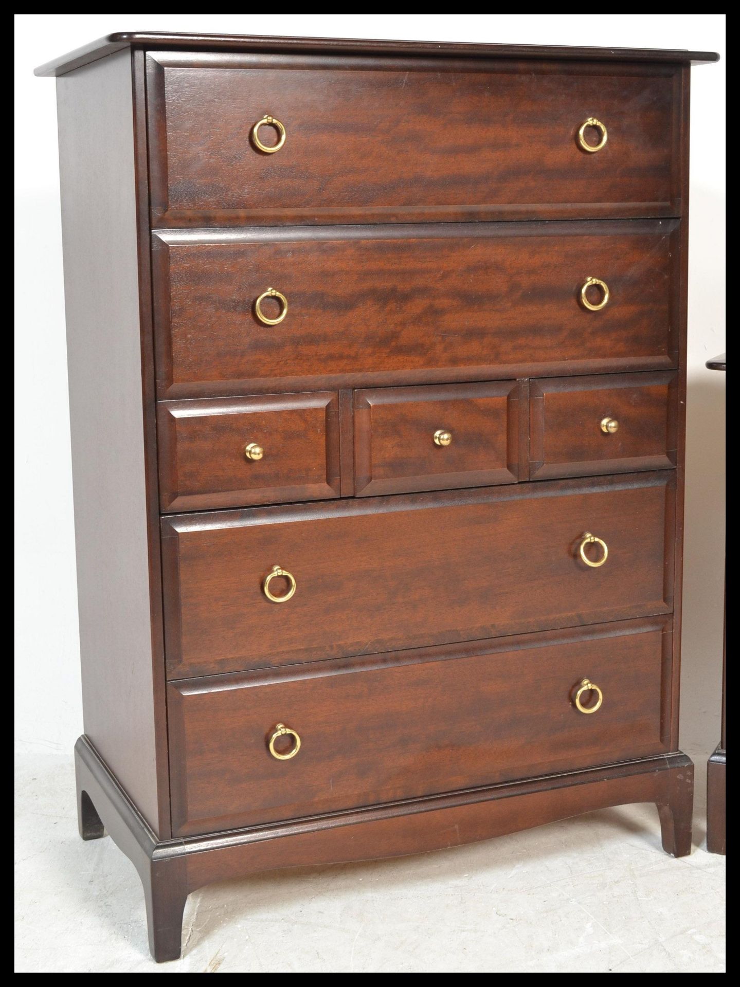 A Stag Minstrel mahogany tallboy chest of four long and three short drawers together with a matching - Bild 2 aus 6
