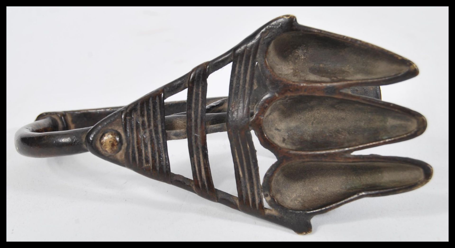 An 18th Century Indian bronze triple oil offering lamp having three section end with shaped handle. - Image 3 of 4