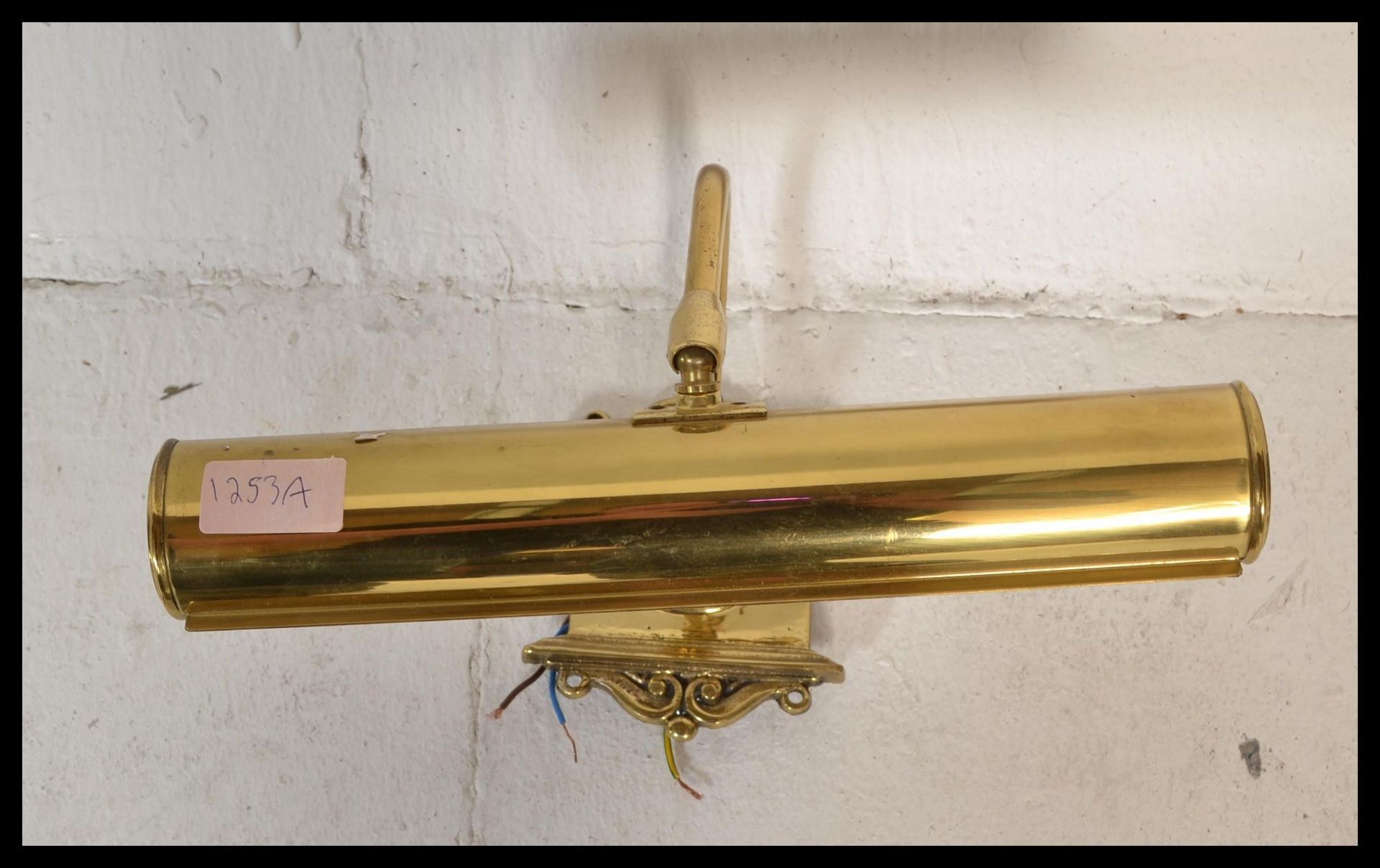 A group of vintage lighting to include a bankers lamp type wall light in brass, a silver plated - Bild 2 aus 5