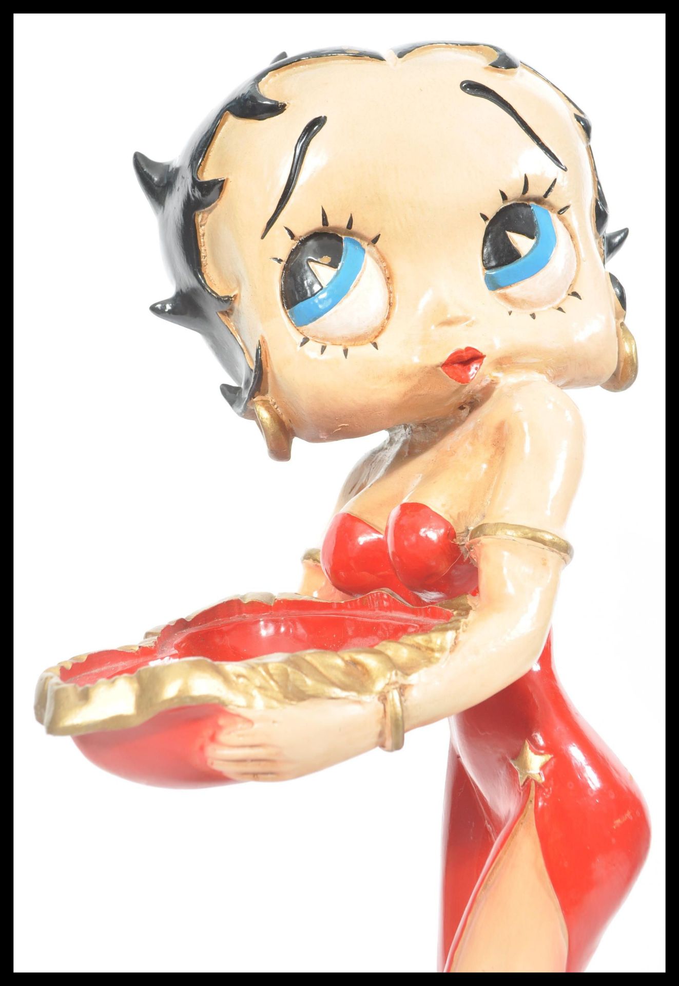 A large figure of Betty Boop raised on circular wooden base. The iconic character in red dress. - Bild 3 aus 5