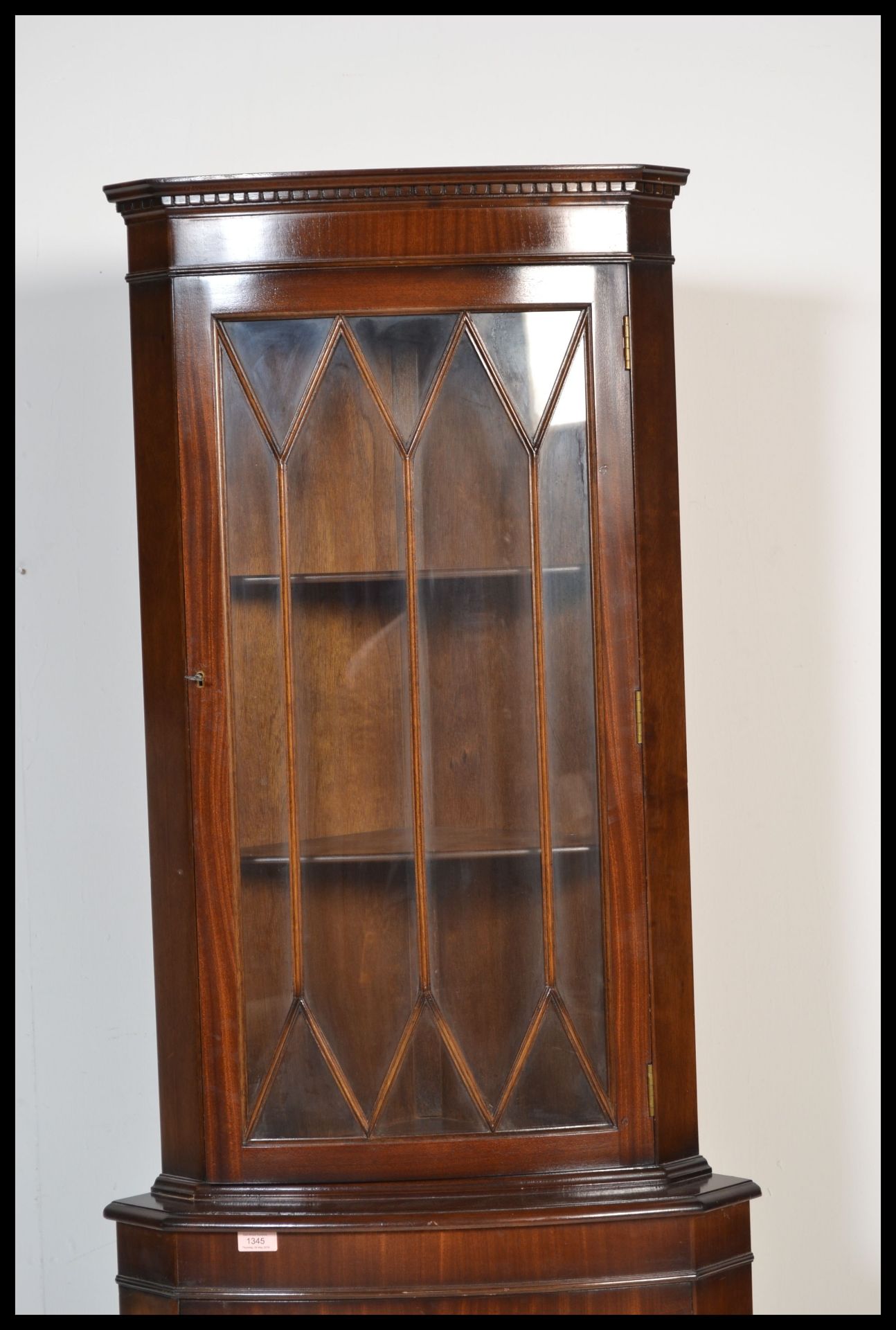 A 1930's walnut demi-lune china display cabinet having stained glass upper sections with lozenge - Bild 3 aus 4