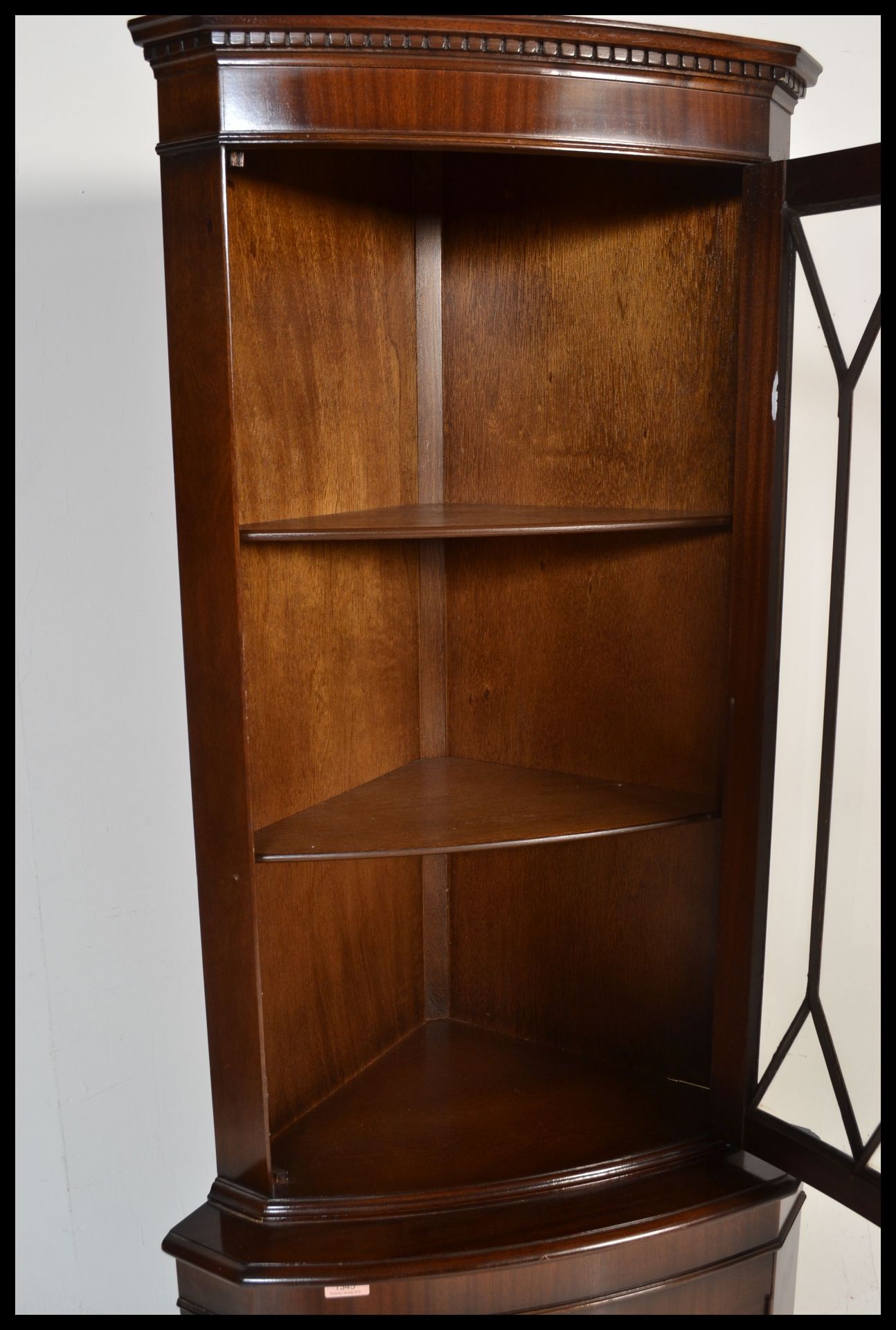 A 1930's walnut demi-lune china display cabinet having stained glass upper sections with lozenge - Bild 4 aus 4