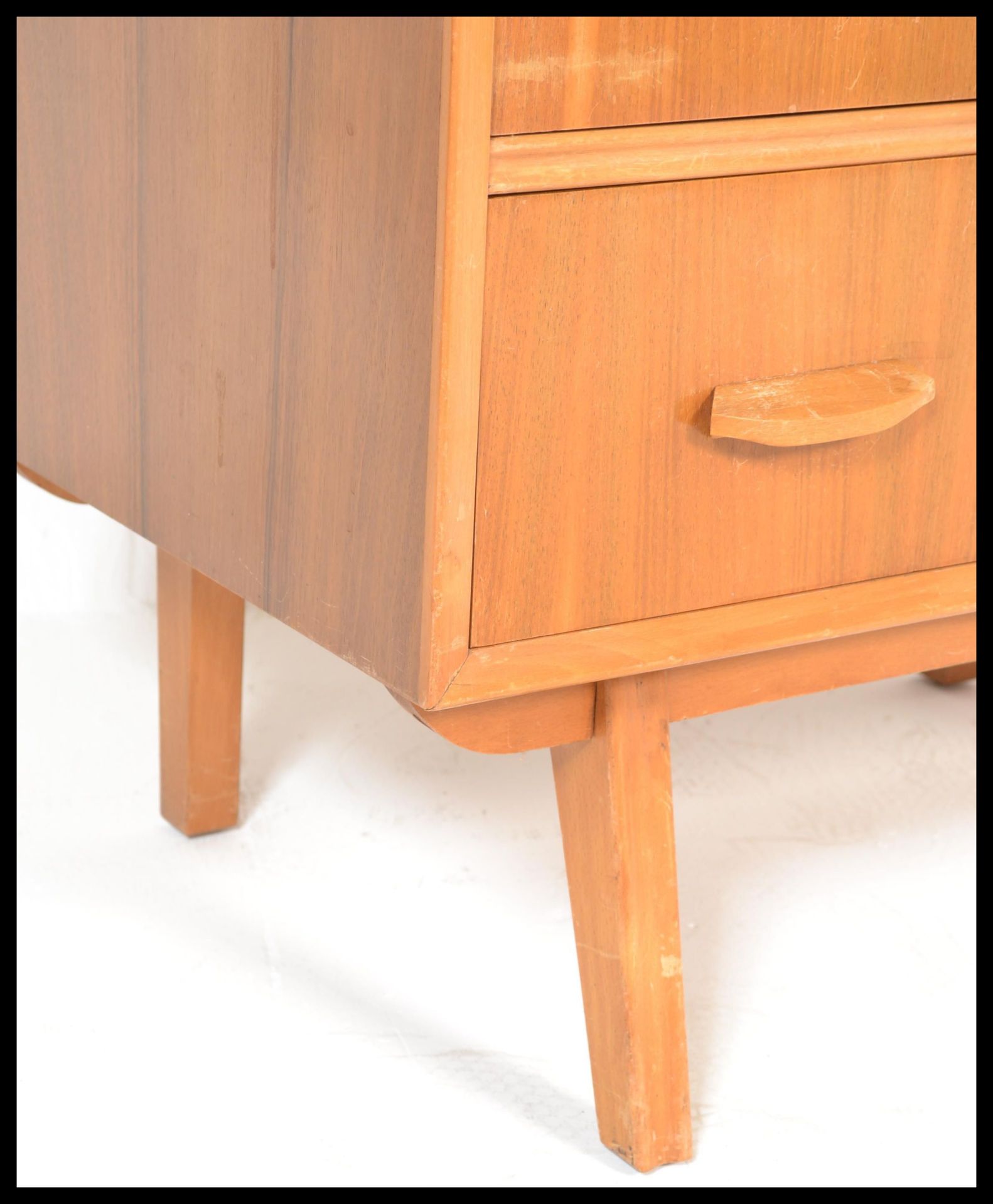 A vintage retro 20th Century Danish inspired teak wood chest of drawers, three long drawers raised - Bild 2 aus 6