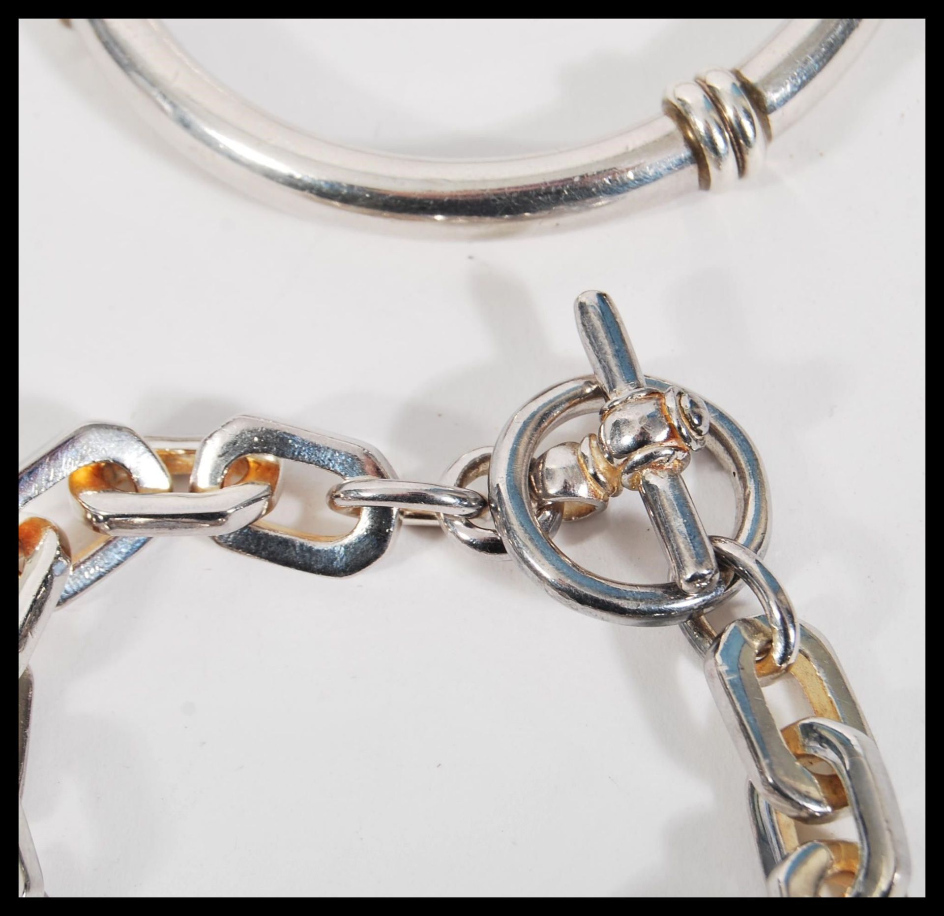 A silver hallmarked chain link bracelet having a toggle clasp together with a stamped 925 silver - Bild 2 aus 3