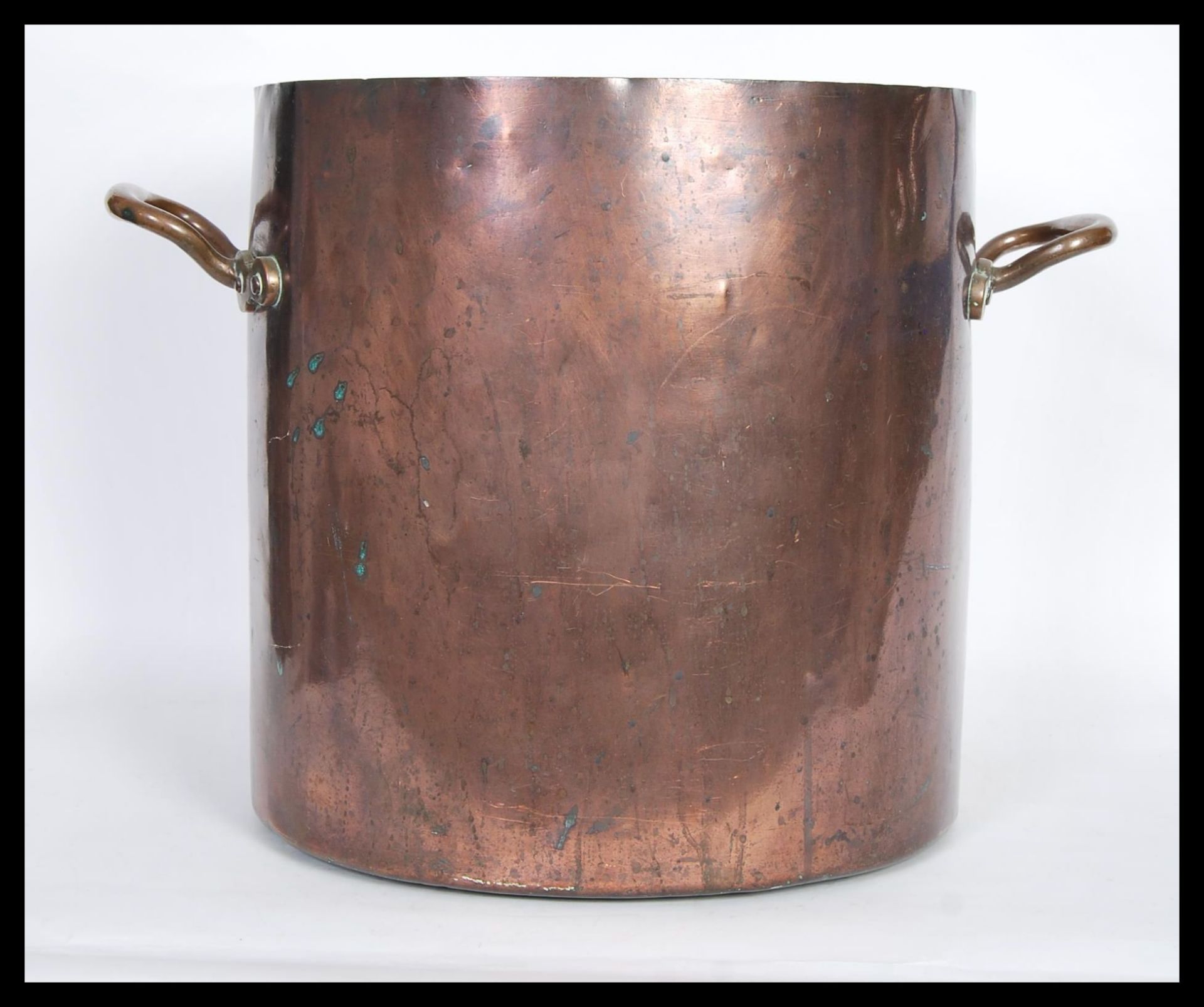 A large 19th Century Country House copper pan of tall form having cylindrical body with shaped - Bild 3 aus 5