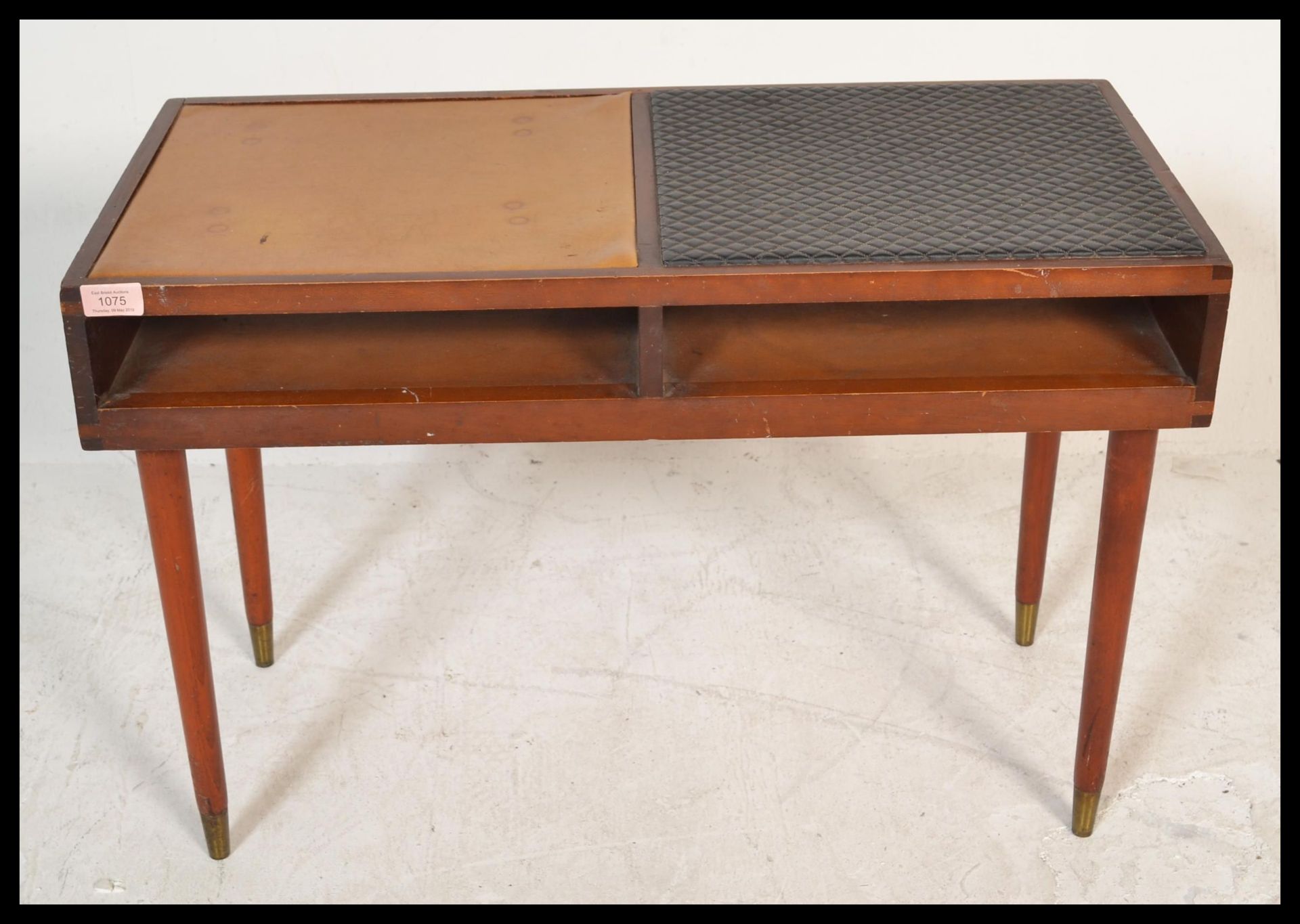 A vintage retro 20th Century teak wood telephone table raised on tapering legs with brass feet. - Bild 2 aus 5