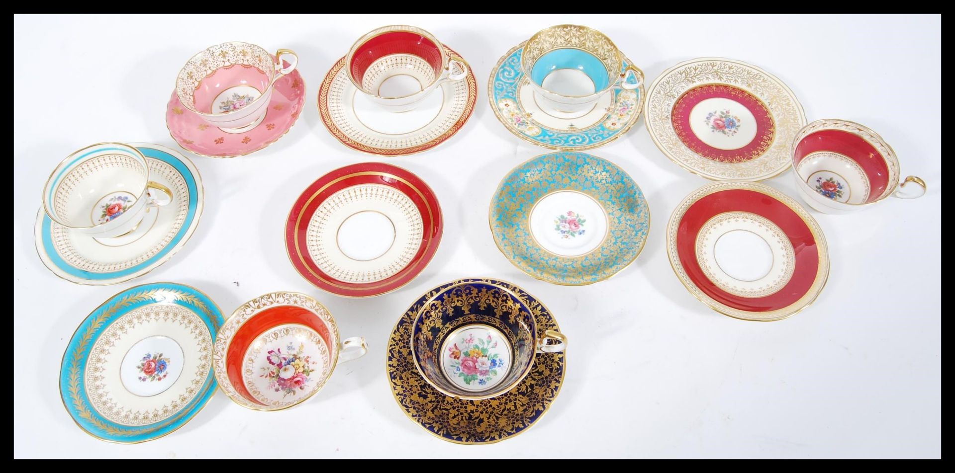 A collection of 20th Century Aynsley Fine English Bone China cups and saucers to include four cup - Bild 3 aus 5
