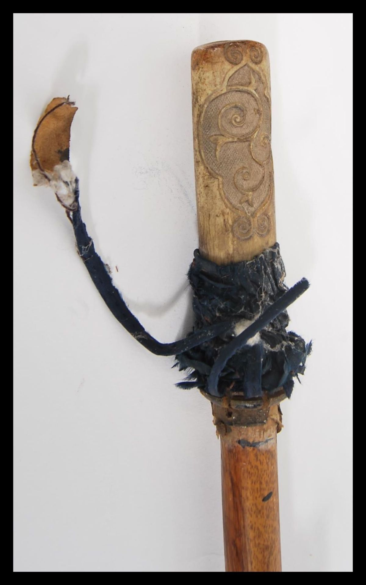 A 19th Century Chinese Cantonese bone handled partial parasol having a carved bone handle - Bild 2 aus 7