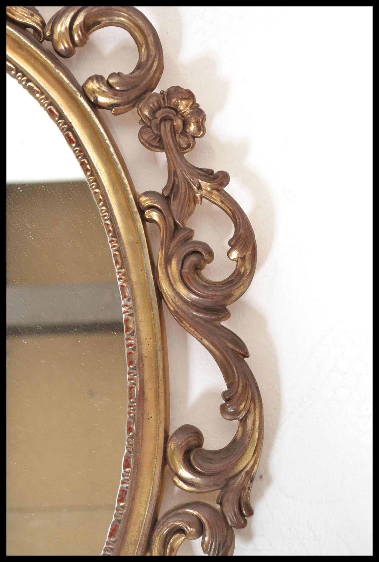 Two antique style 20th Century ornate glass wall mirrors having faux food gilt ormolu scrolled - Bild 8 aus 9